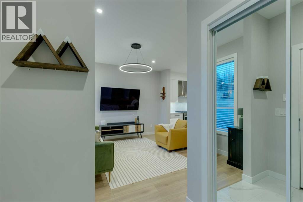 2327 77 Street Sw, Calgary, Alberta  T3H 6E1 - Photo 6 - A2284987