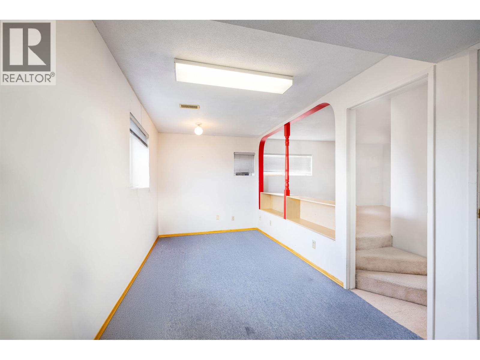 5045 Barker Crescent, Burnaby, British Columbia  V5G 3G6 - Photo 13 - R3092779