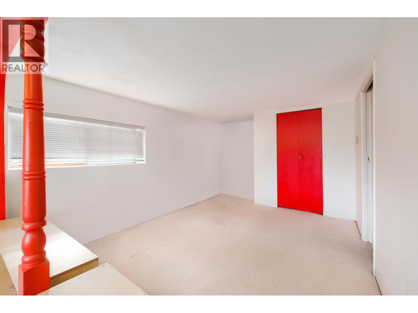 5045 Barker Crescent, Burnaby, British Columbia  V5G 3G6 - Photo 14 - R3092779