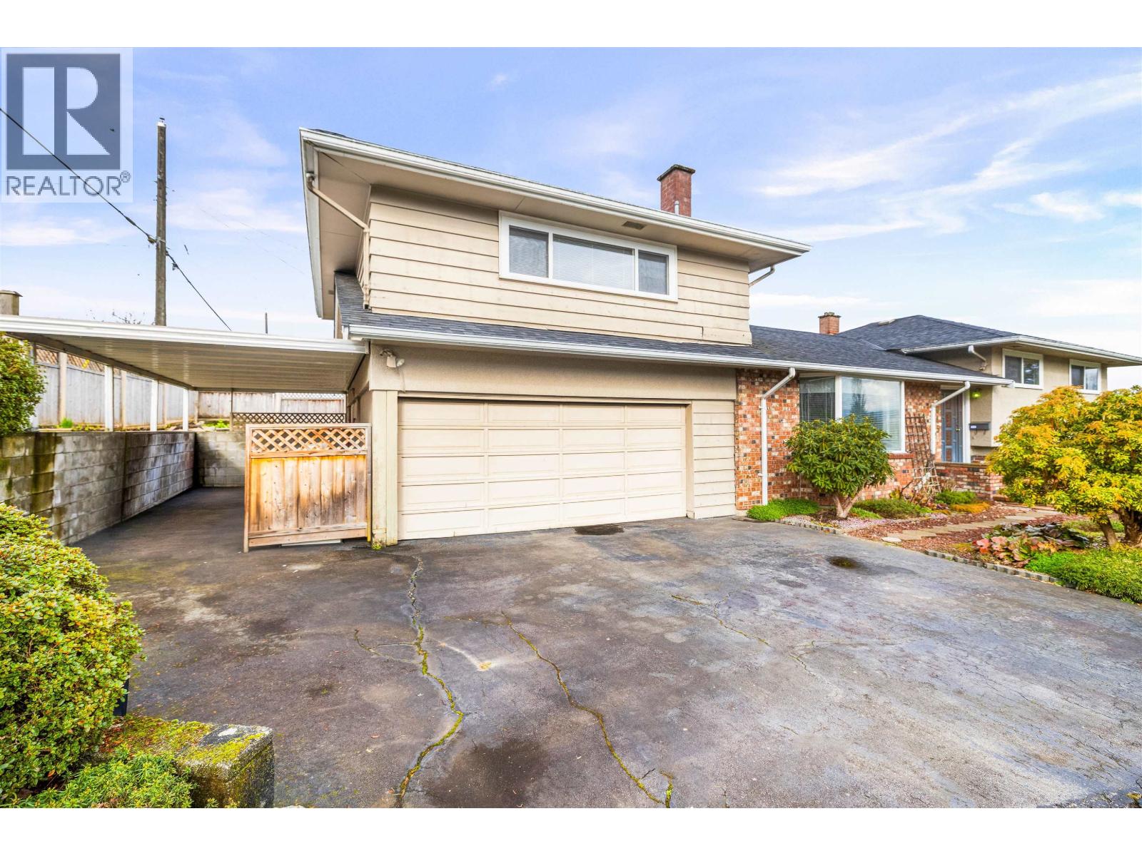 5045 Barker Crescent, Burnaby, British Columbia  V5G 3G6 - Photo 2 - R3092779