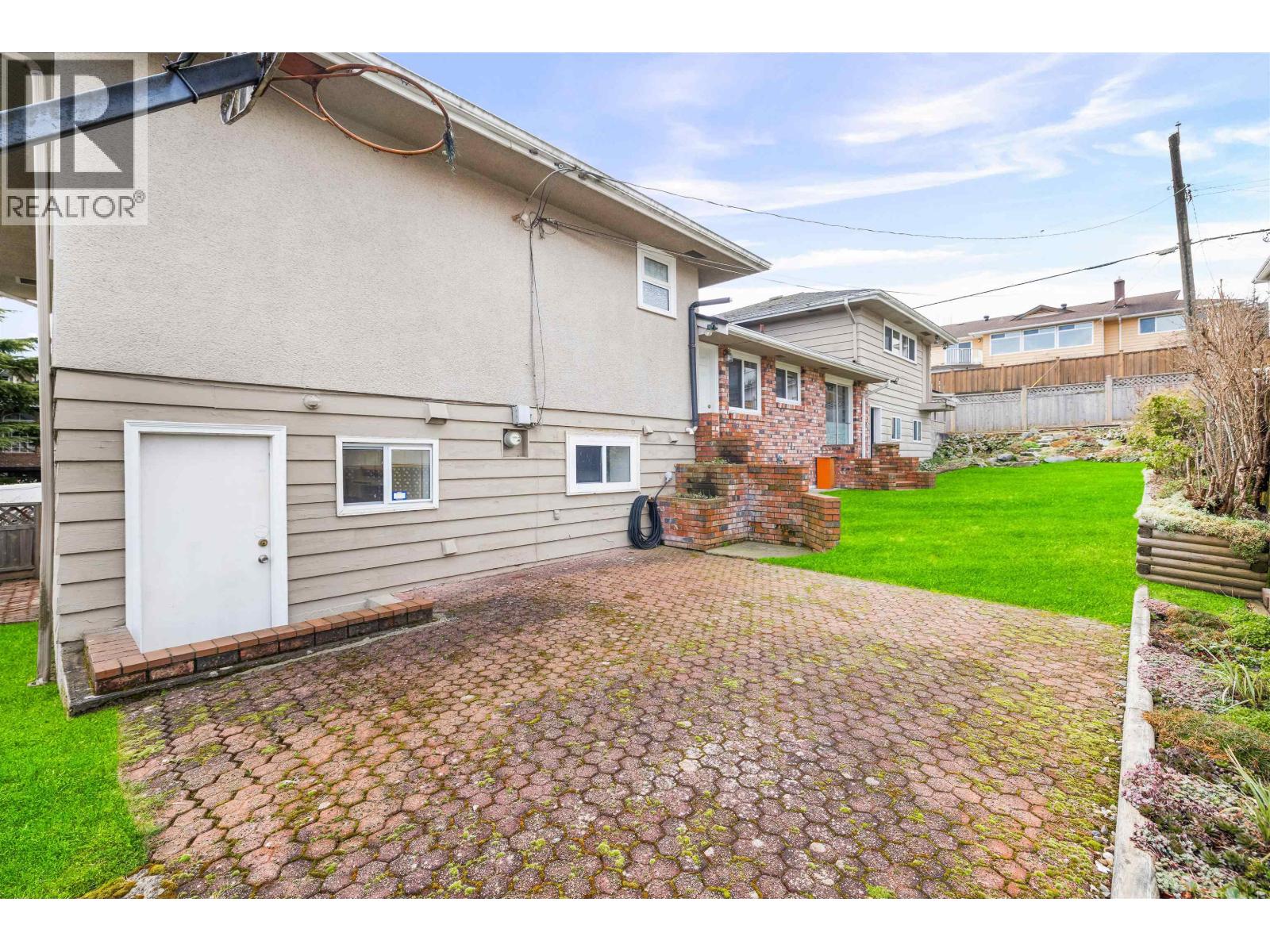 5045 Barker Crescent, Burnaby, British Columbia  V5G 3G6 - Photo 6 - R3092779