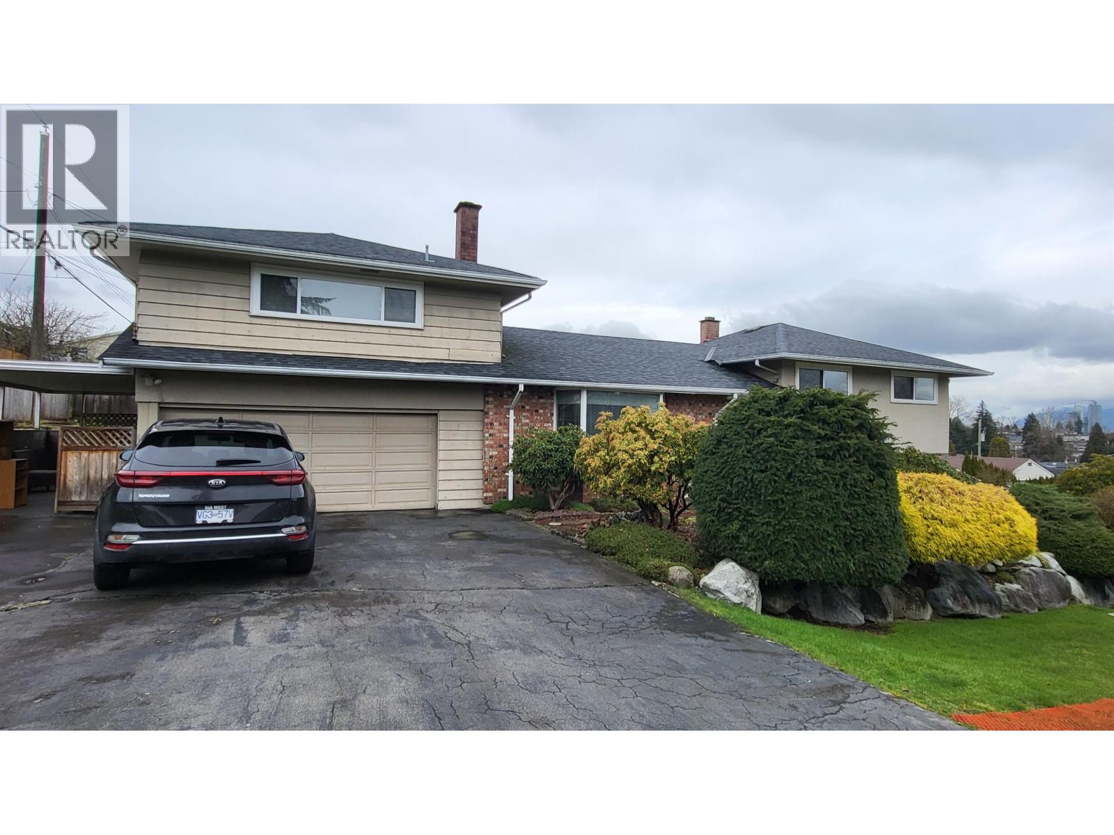 5045 BARKER CRESCENT, Burnaby, British Columbia