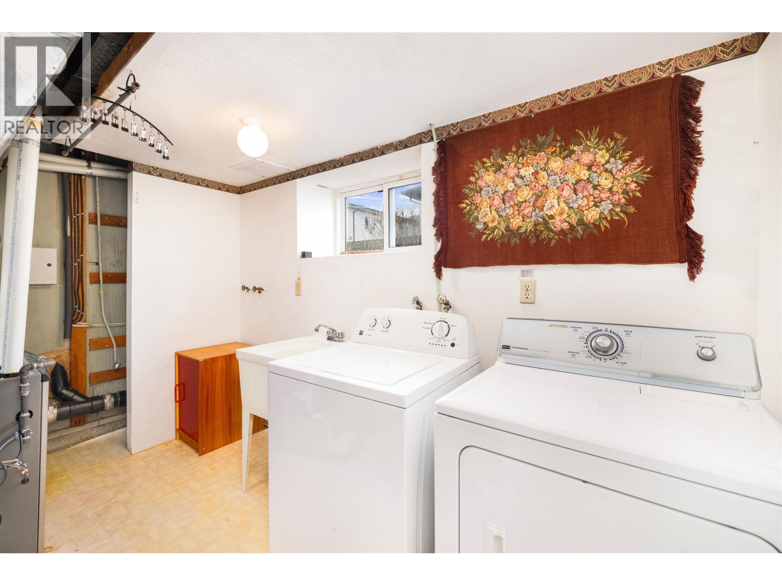 5045 Barker Crescent, Burnaby, British Columbia  V5G 3G6 - Photo 11 - R3092779