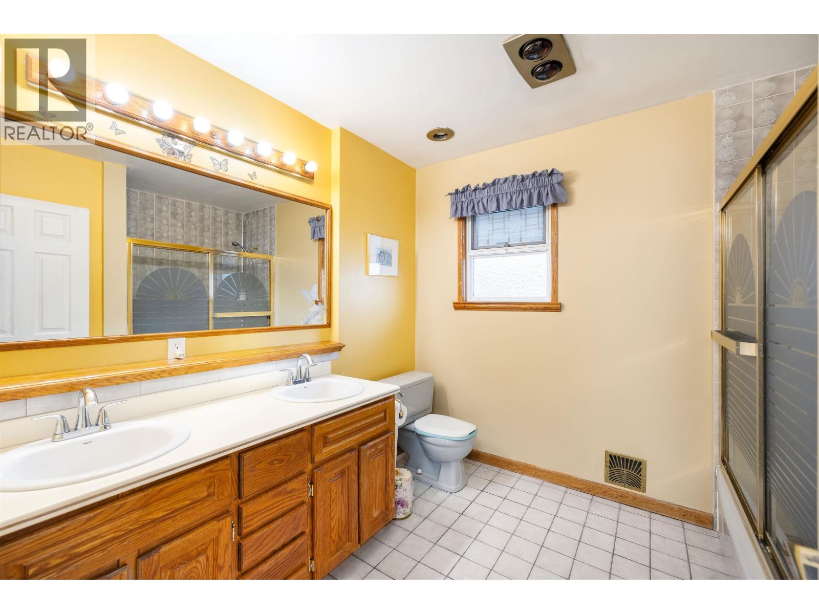 5045 Barker Crescent, Burnaby, British Columbia  V5G 3G6 - Photo 8 - R3092779