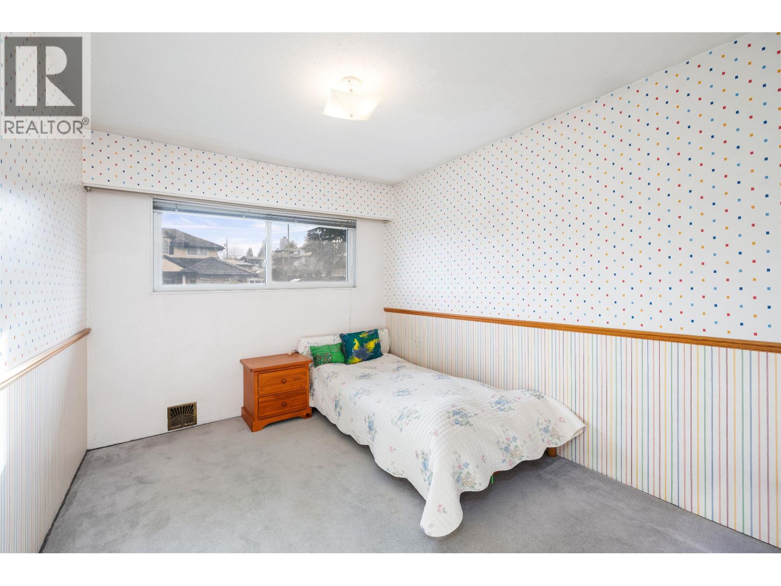 5045 Barker Crescent, Burnaby, British Columbia  V5G 3G6 - Photo 9 - R3092779