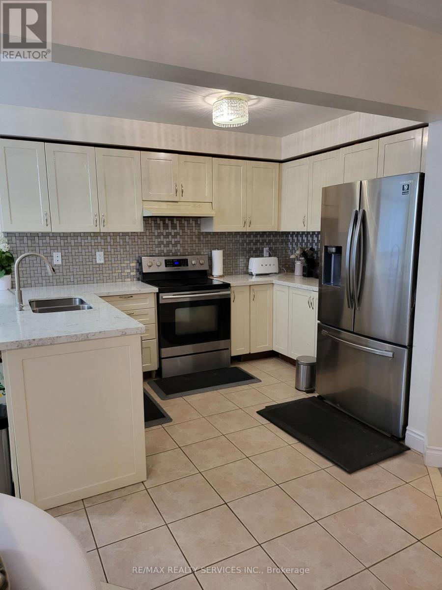 19 Albery Road, Brampton, Ontario  L7A 0K7 - Photo 10 - W12813674