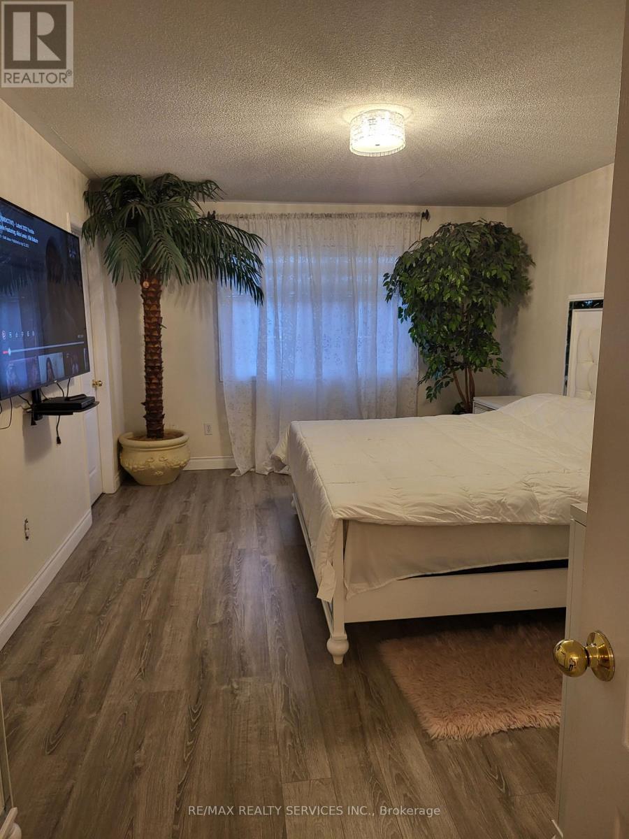 19 Albery Road, Brampton, Ontario  L7A 0K7 - Photo 17 - W12813674