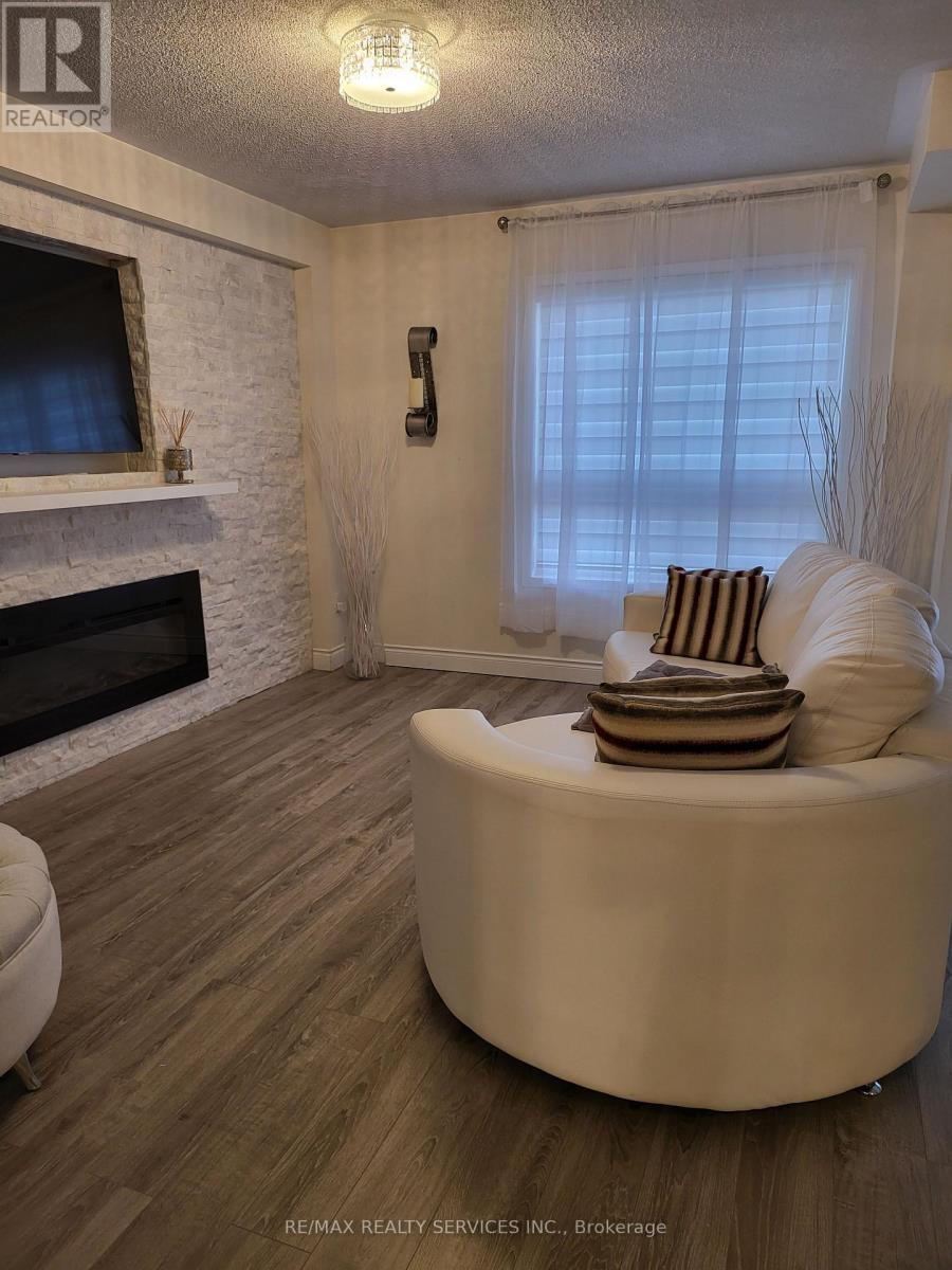 19 Albery Road, Brampton, Ontario  L7A 0K7 - Photo 6 - W12813674