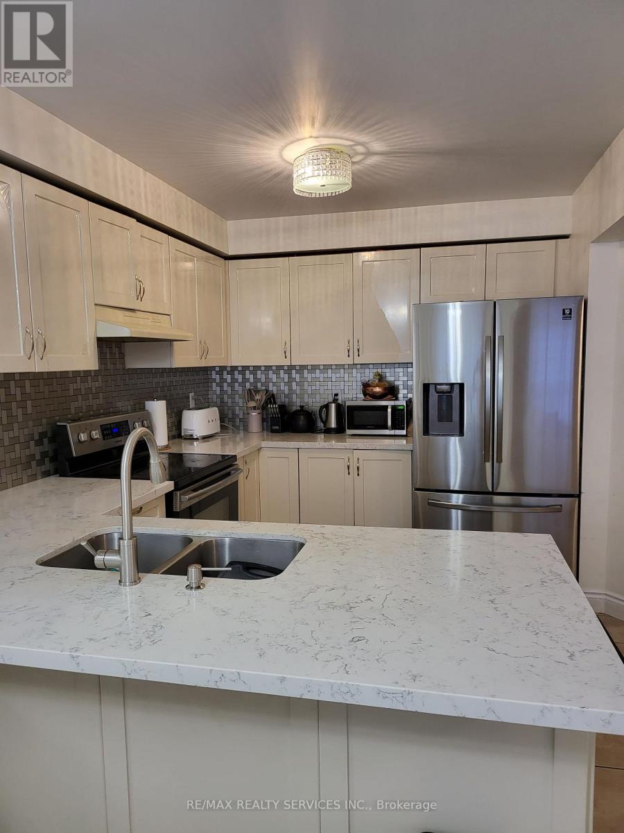 19 Albery Road, Brampton, Ontario  L7A 0K7 - Photo 8 - W12813674