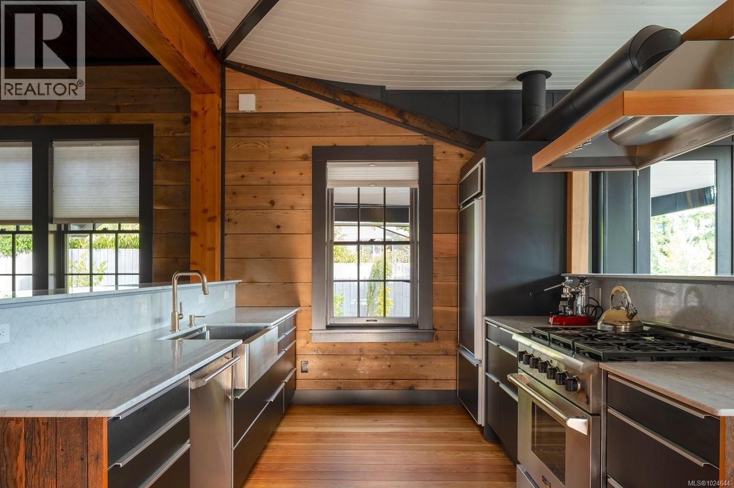 2613 Dunsmuir Ave, Cumberland, British Columbia V0R 1S0 - Photo 12 - 1024644