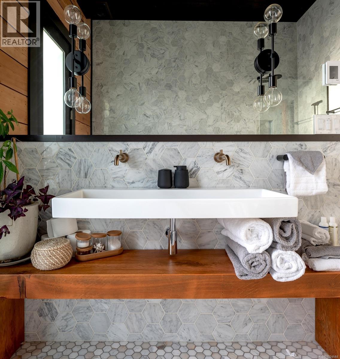 2613 Dunsmuir Ave, Cumberland, British Columbia V0R 1S0 - Photo 8 - 1024644