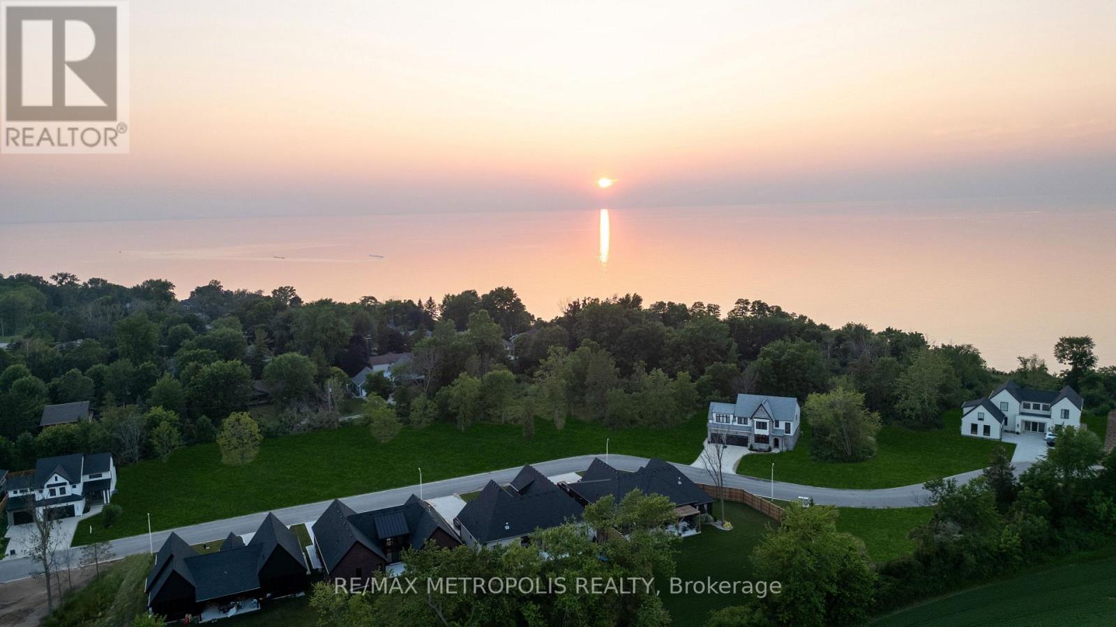 7053 Blue Coast Heights, Plympton-Wyoming, Ontario  N0N 1E0 - Photo 13 - X12813698