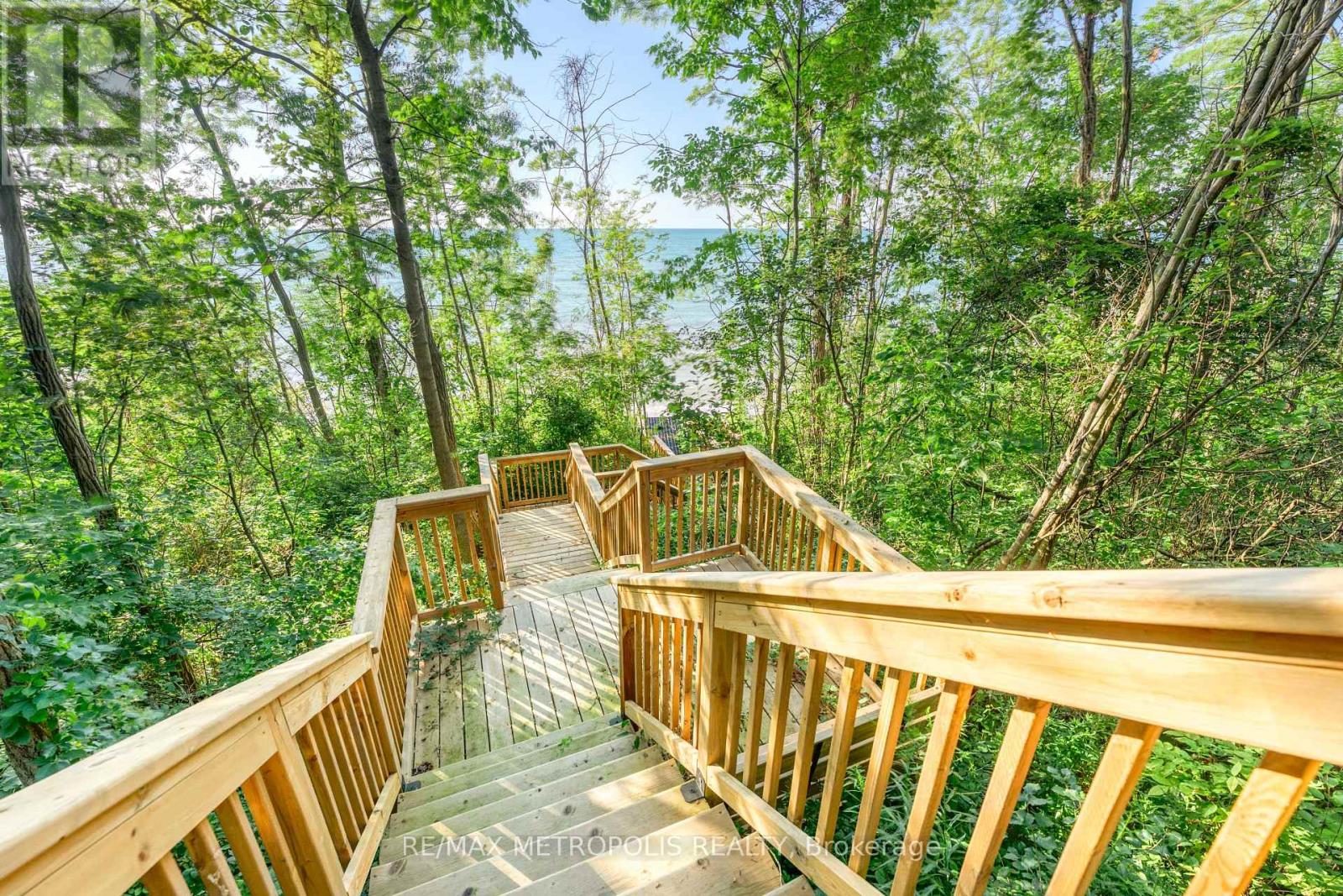 7015 Blue Coast Heights, Plympton-Wyoming, Ontario  N0N 1E0 - Photo 23 - X12813704