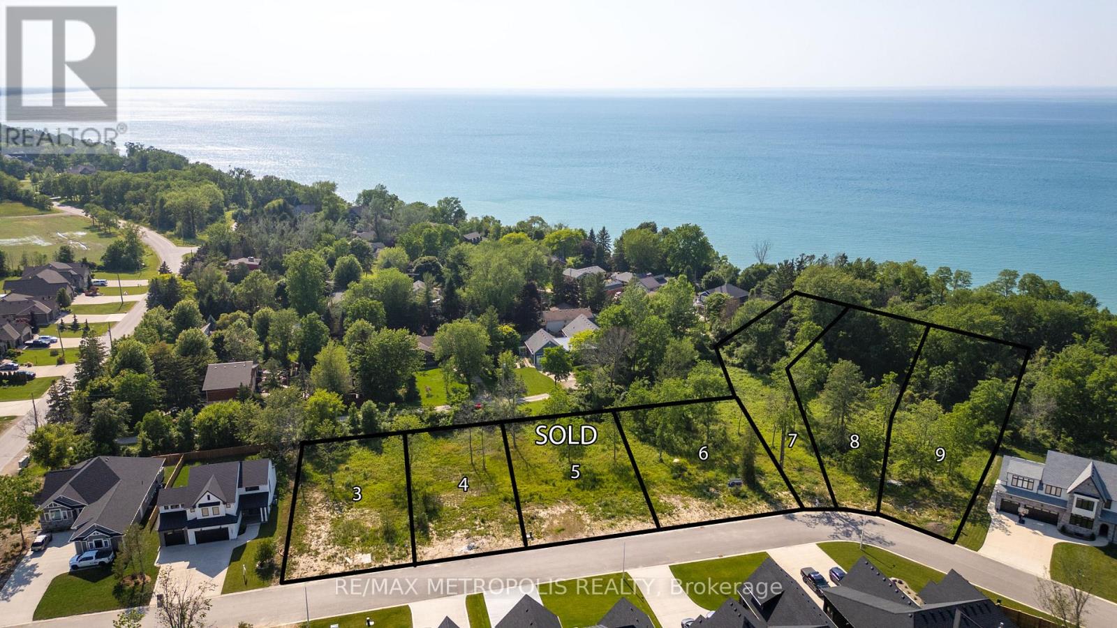 7015 Blue Coast Heights, Plympton-Wyoming, Ontario  N0N 1E0 - Photo 3 - X12813704