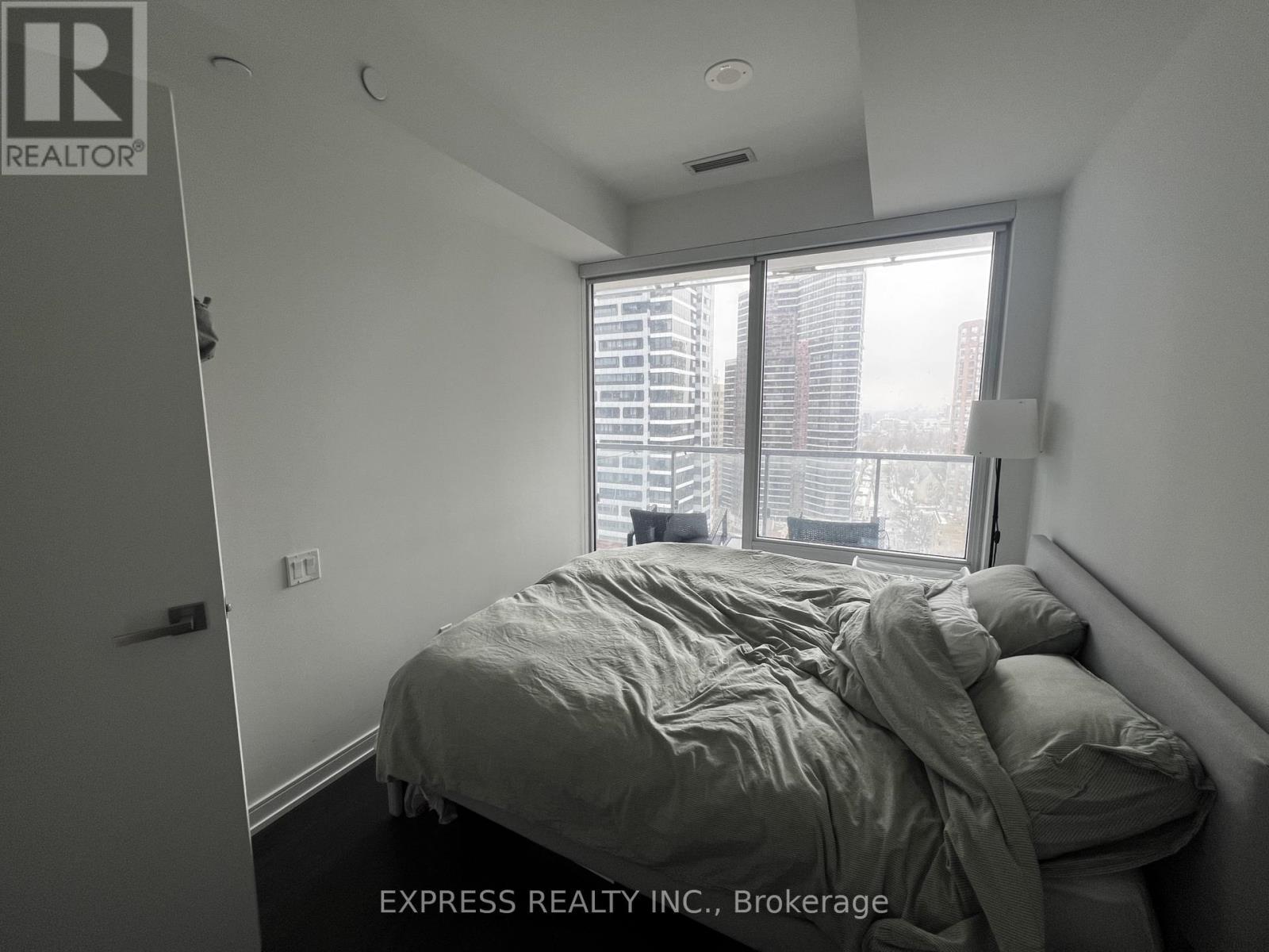 1912 - 3 Gloucester Street, Toronto, Ontario  M4Y 0C6 - Photo 5 - C12811758