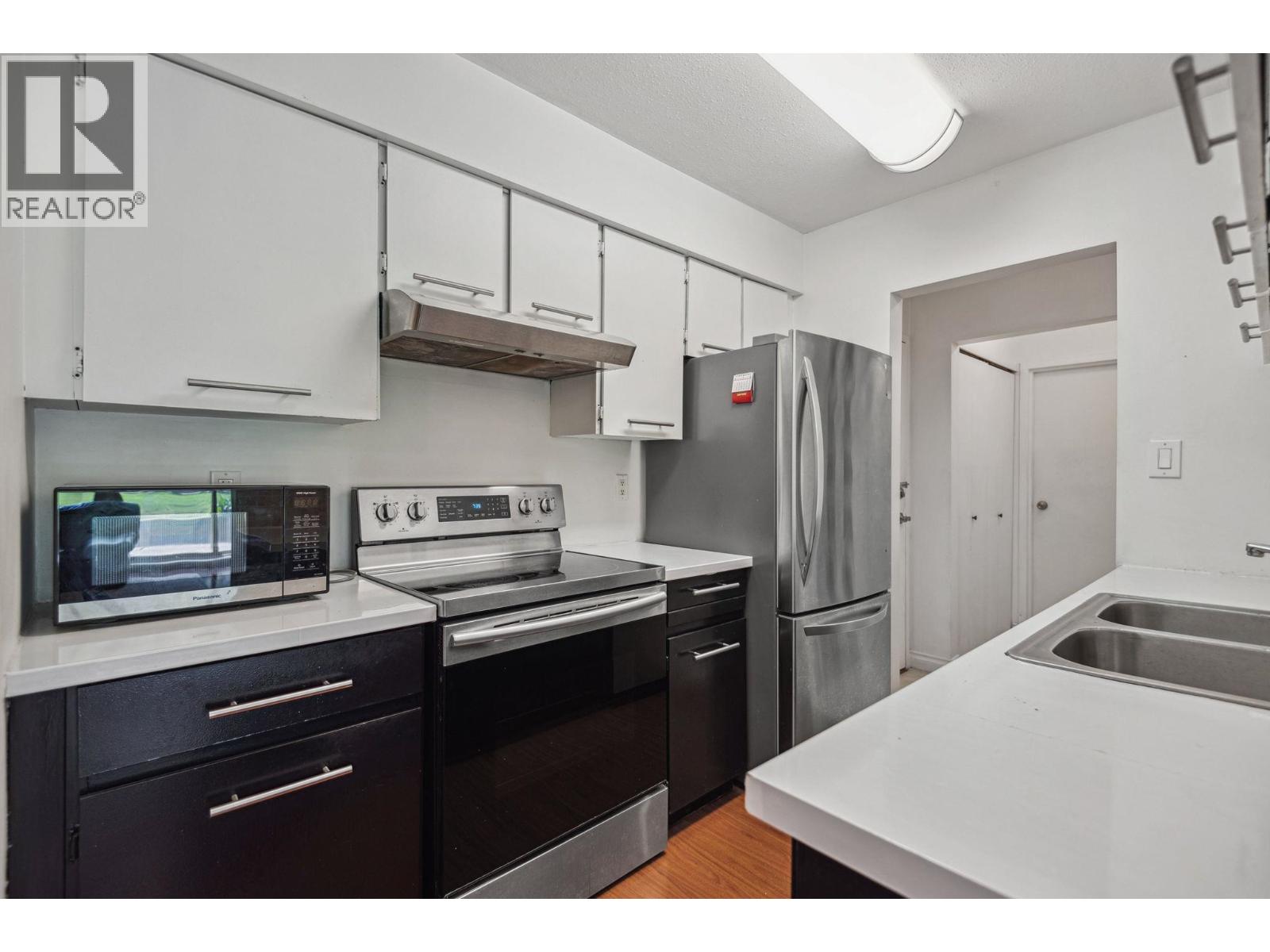 Listing Picture 7 of 26 : 101 9857 MANCHESTER DRIVE, Burnaby / 本拿比 - 魯藝地產 Yvonne Lu Group - MLS Medallion Club Member