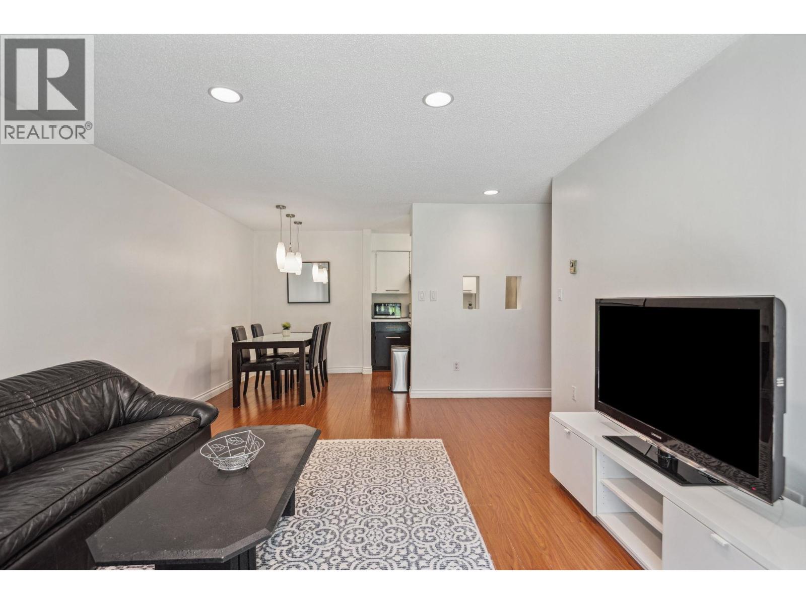 Listing Picture 3 of 26 : 101 9857 MANCHESTER DRIVE, Burnaby / 本拿比 - 魯藝地產 Yvonne Lu Group - MLS Medallion Club Member