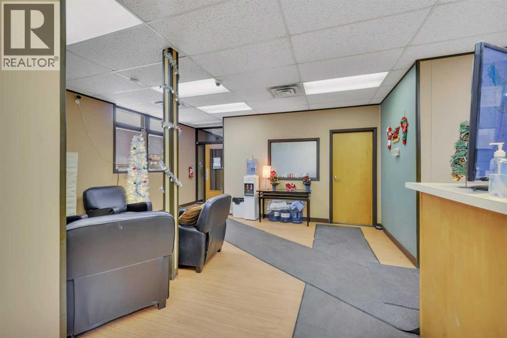 4727 60 Street, Red Deer, Alberta  T4N 2N8 - Photo 3 - A2273783