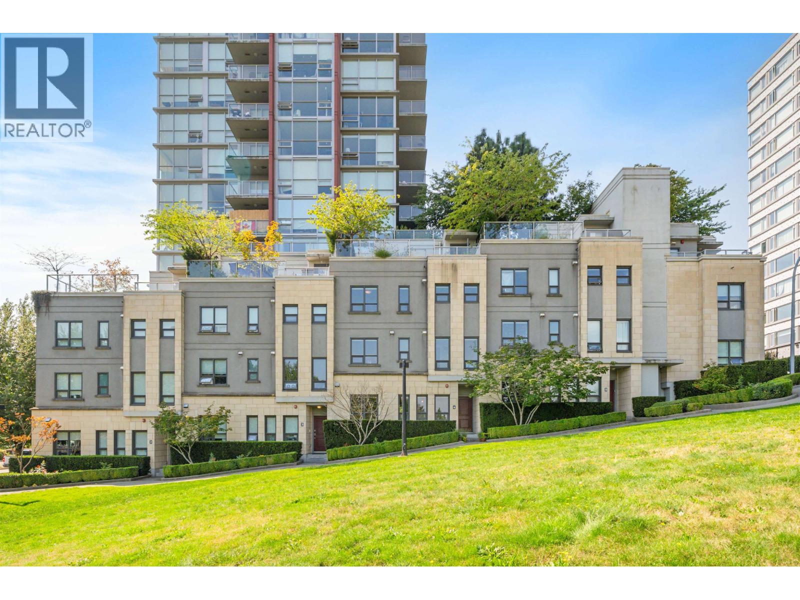 Th4 125 Columbia Street, New Westminster, British Columbia  V3L 0G8 - Photo 1 - R3092722