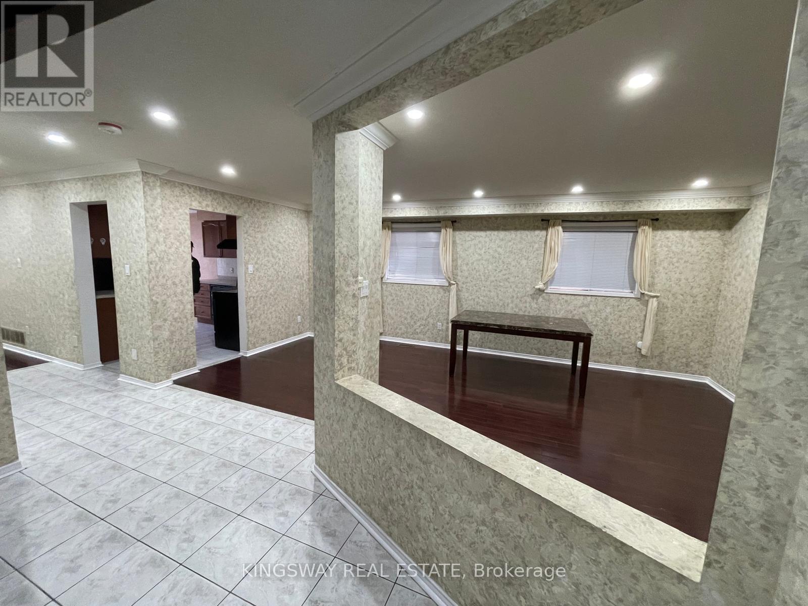 1267 Bantham St Street, Mississauga, Ontario  L5V 1P7 - Photo 7 - W12683740