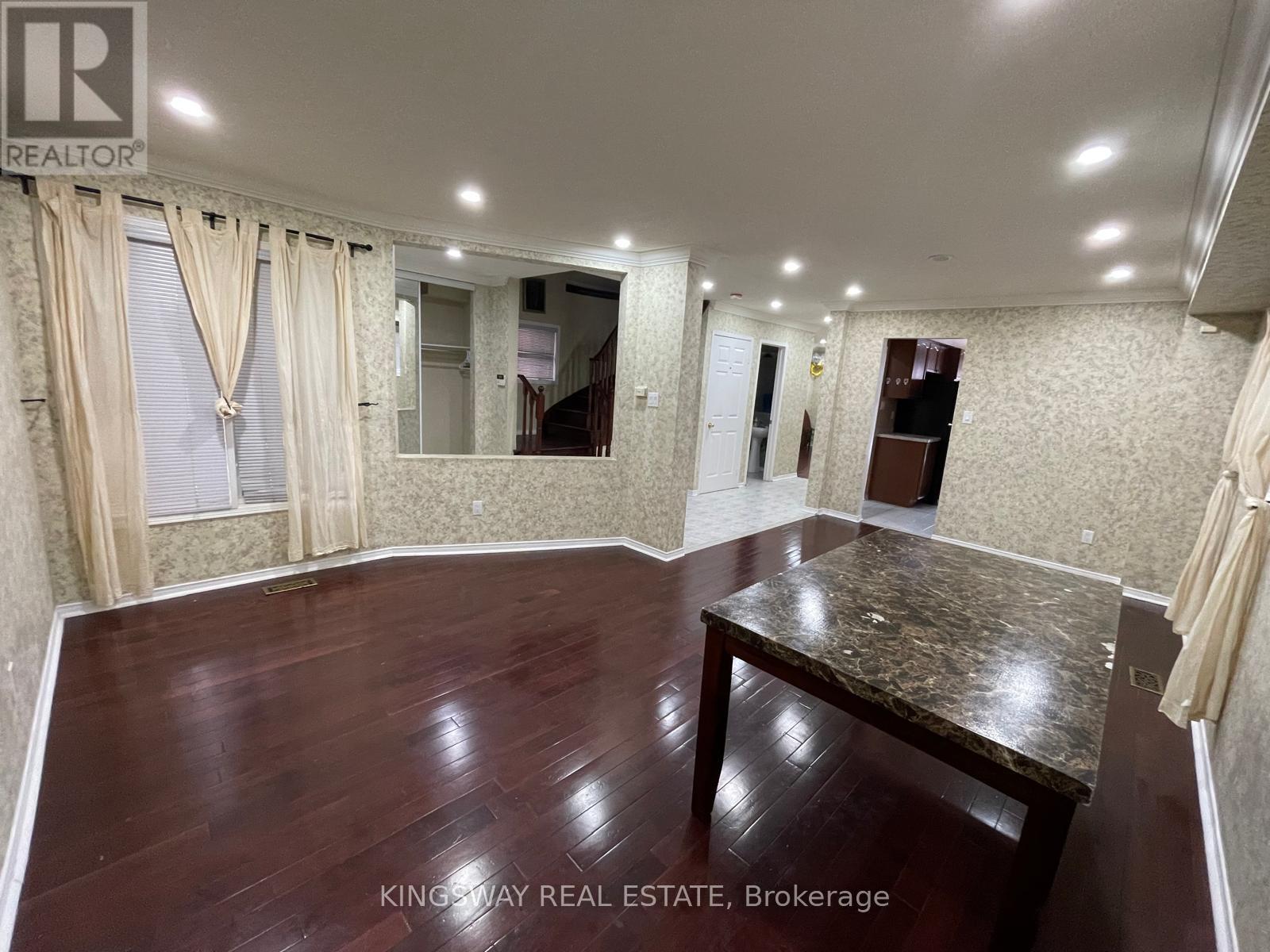 1267 Bantham St Street, Mississauga, Ontario  L5V 1P7 - Photo 8 - W12683740