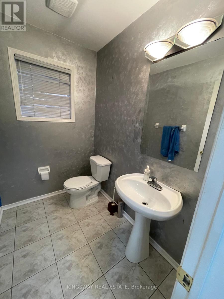 1267 Bantham St Street, Mississauga, Ontario  L5V 1P7 - Photo 9 - W12683740