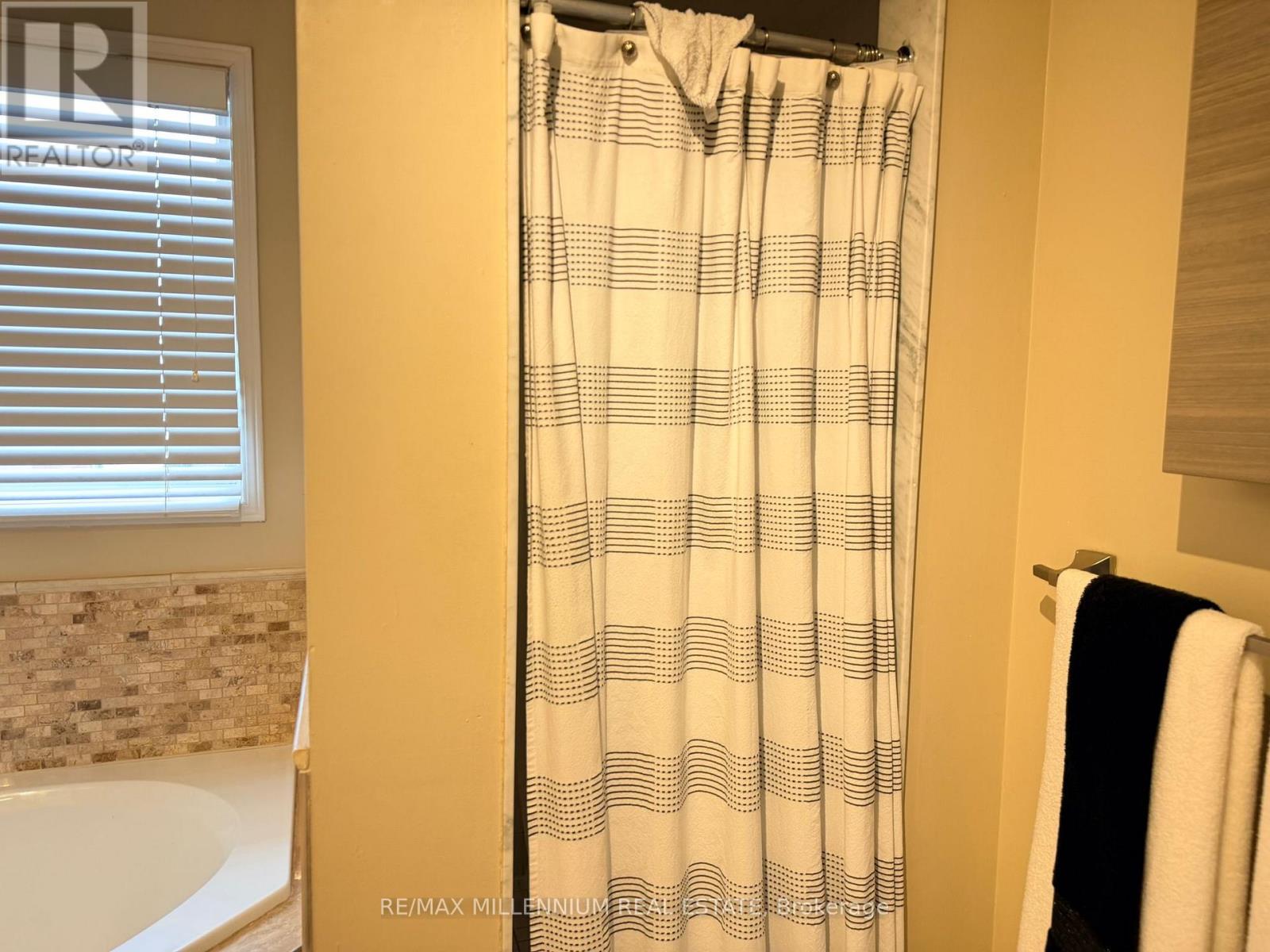 234 Waterbury Street, Caledon, Ontario  L7E 2J1 - Photo 10 - W12813764