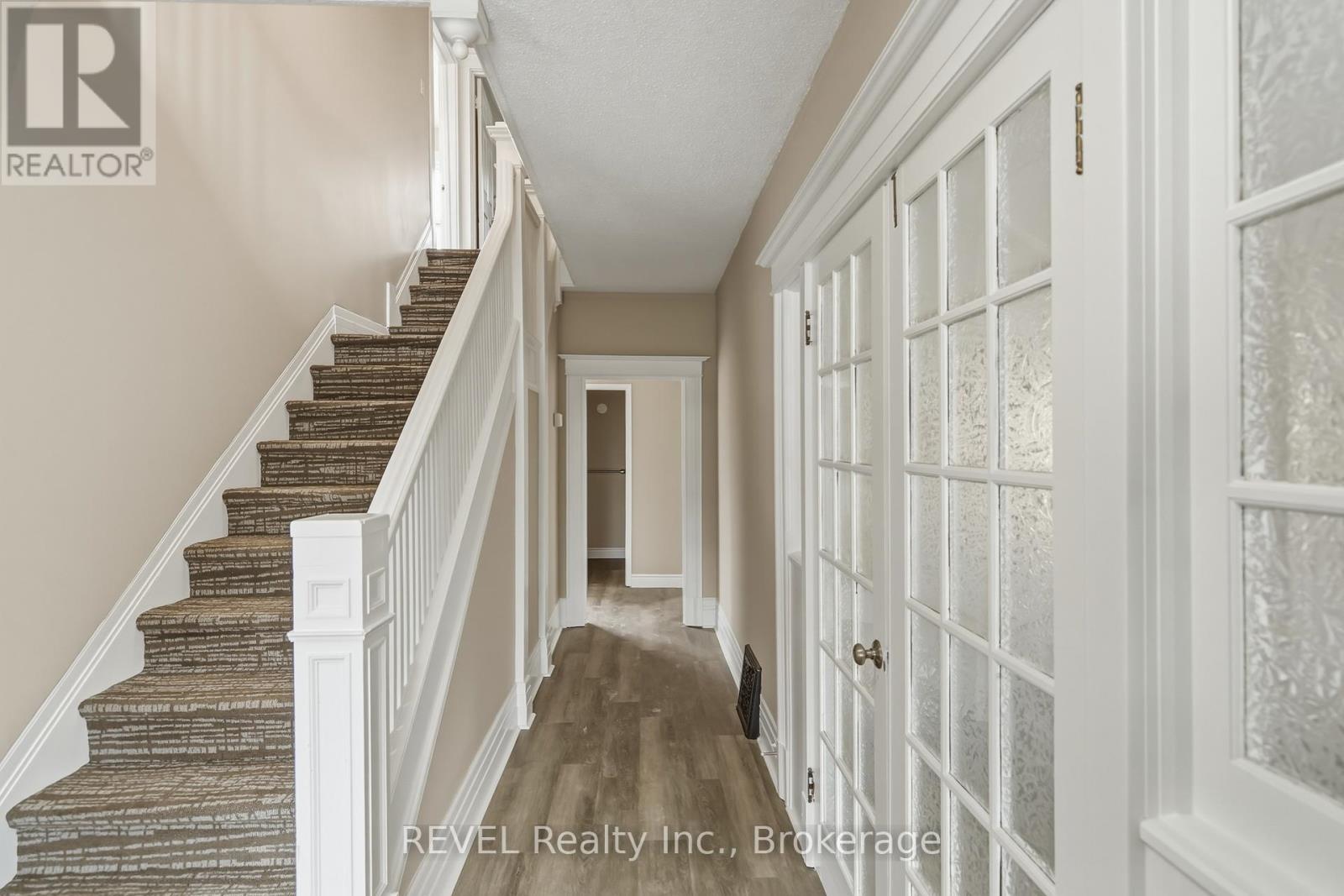 184 Queenston Street, St. Catharines, Ontario  L2R 2Z7 - Photo 4 - X12812742