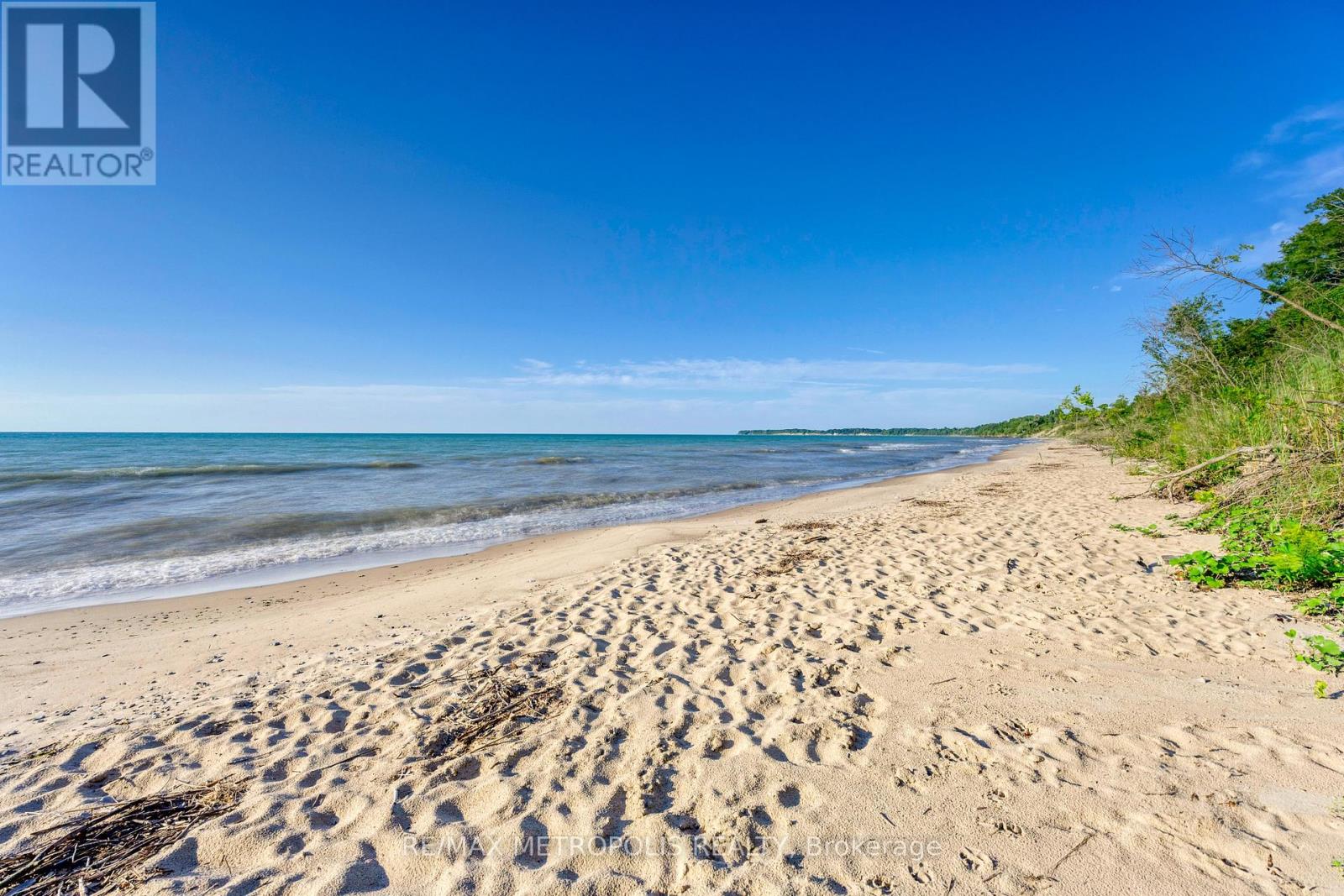 7027 Blue Coast Heights, Plympton-Wyoming, Ontario  N0N 1E0 - Photo 26 - X12813736