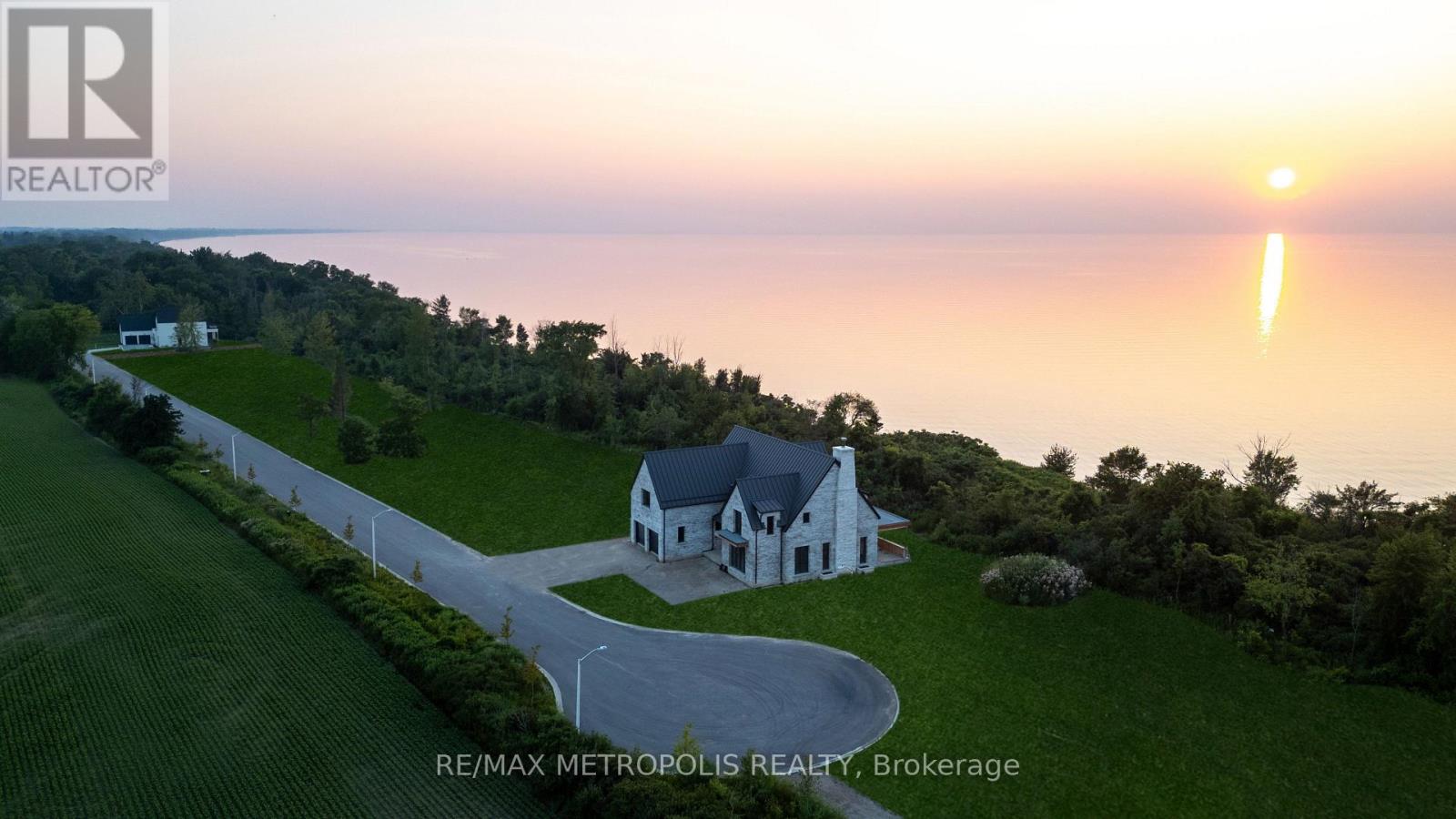 7027 Blue Coast Heights, Plympton-Wyoming, Ontario  N0N 1E0 - Photo 38 - X12813736