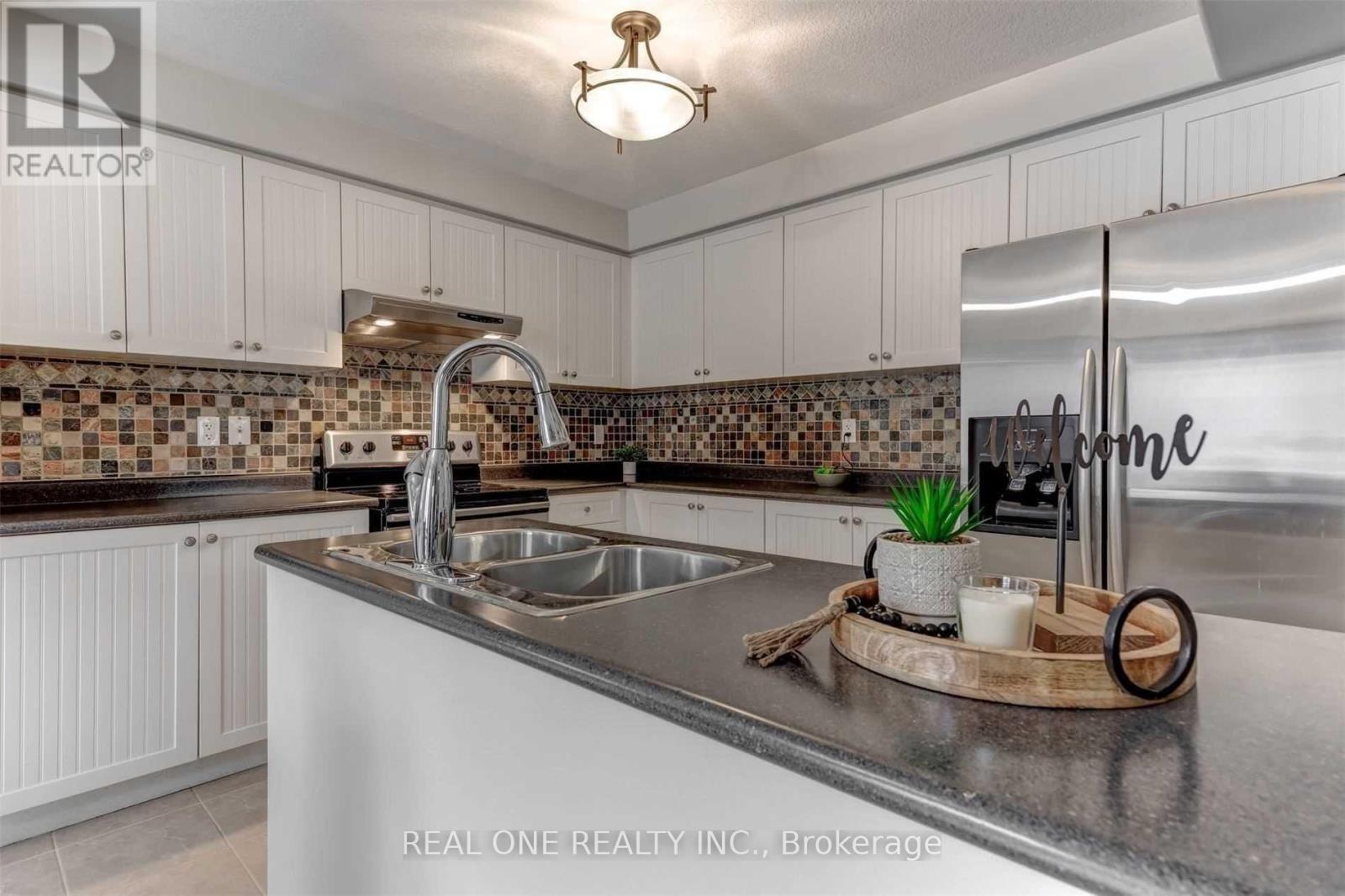 55 Sweetnam Drive, Kawartha Lakes, Ontario  K9V 0A7 - Photo 9 - X12813746