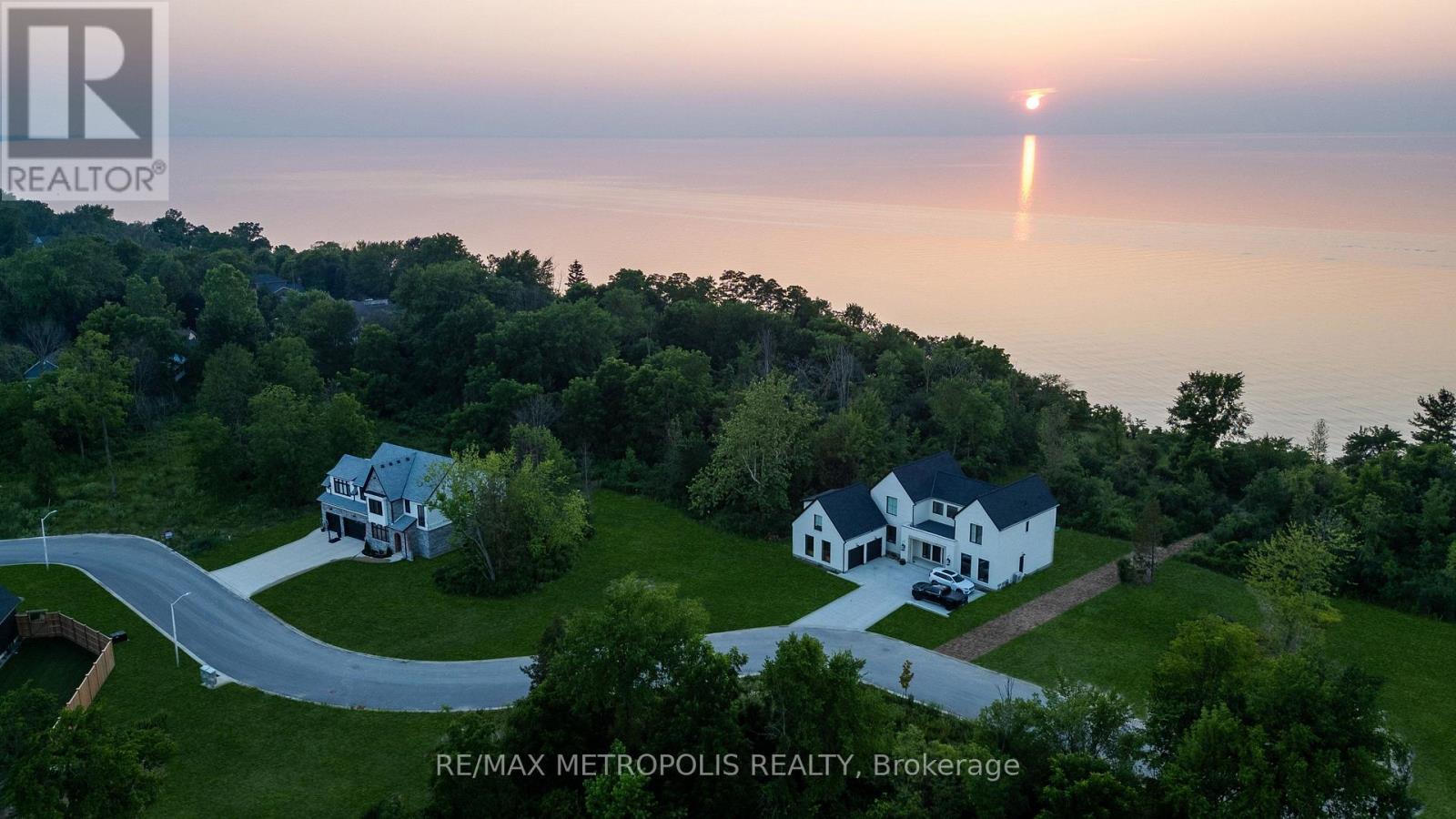 7081 Blue Coast Heights, Plympton-Wyoming, Ontario  N0N 1E0 - Photo 12 - X12813752