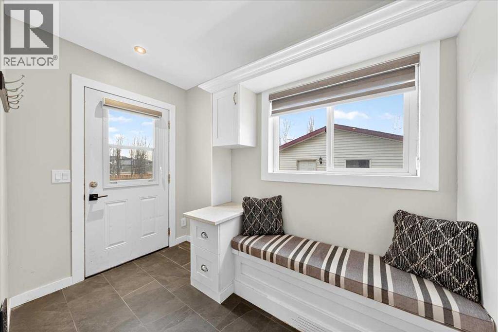 2103 Country Hills Circle Nw, Calgary, Alberta  T3K 4Z3 - Photo 11 - A2288133