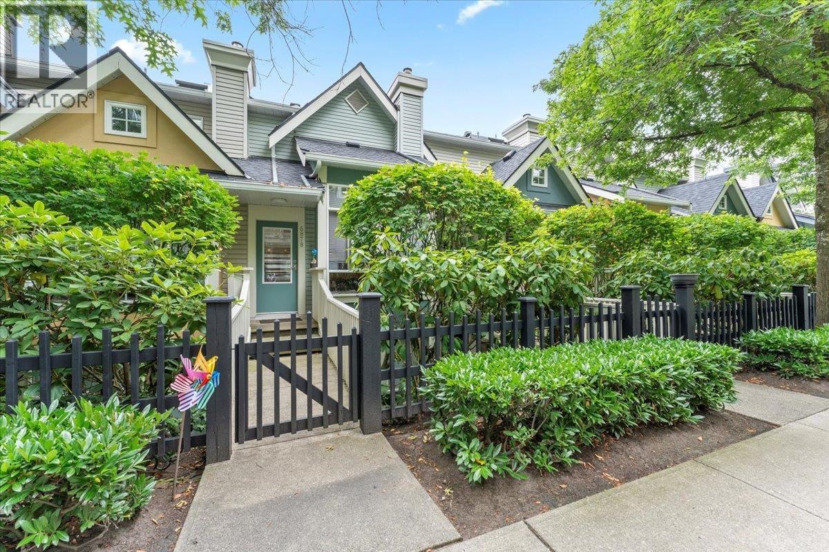 6878 Village Green, Burnaby, British Columbia  V5E 4K9 - Photo 1 - R3092809