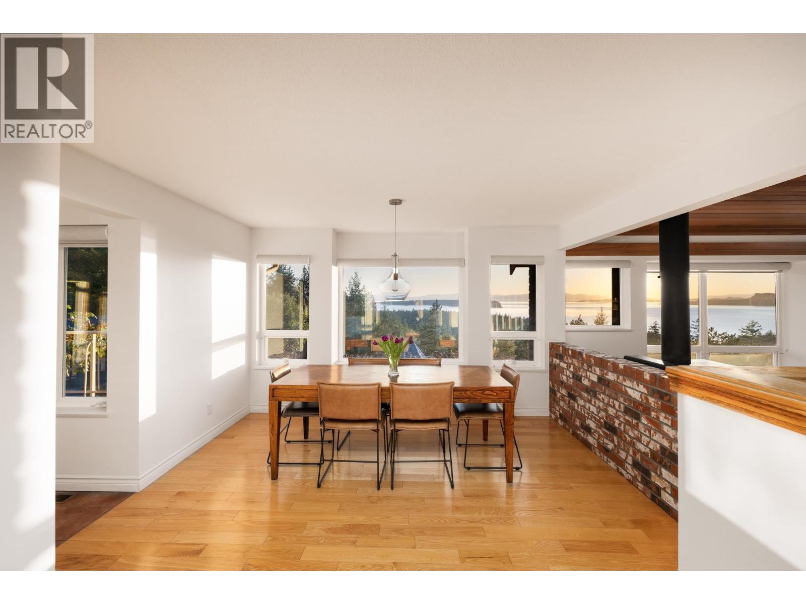 10339 Sunshine Coast Highway, Halfmoon Bay, British Columbia  V7Z 1B7 - Photo 15 - R3092825