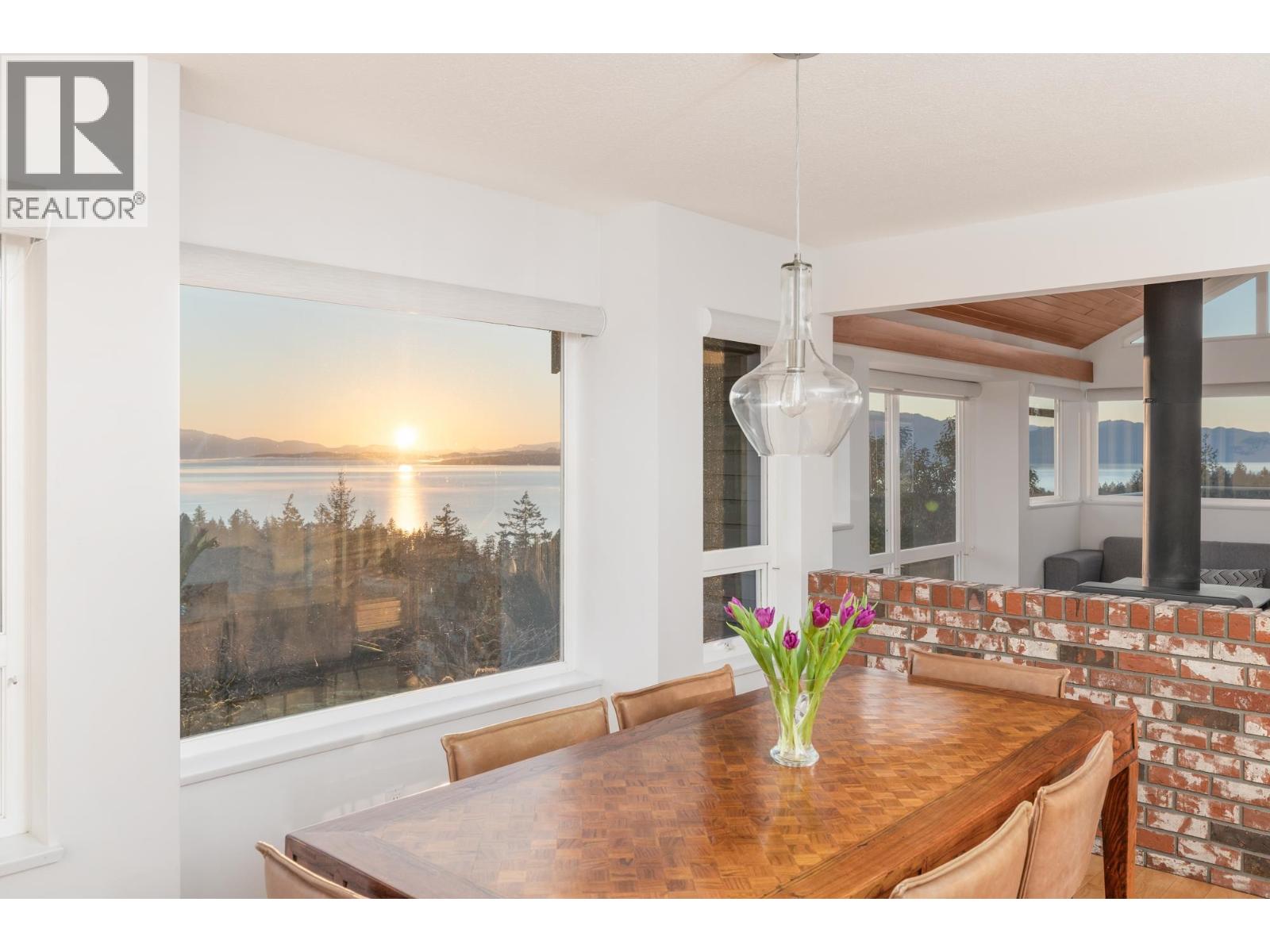 10339 Sunshine Coast Highway, Halfmoon Bay, British Columbia  V7Z 1B7 - Photo 16 - R3092825