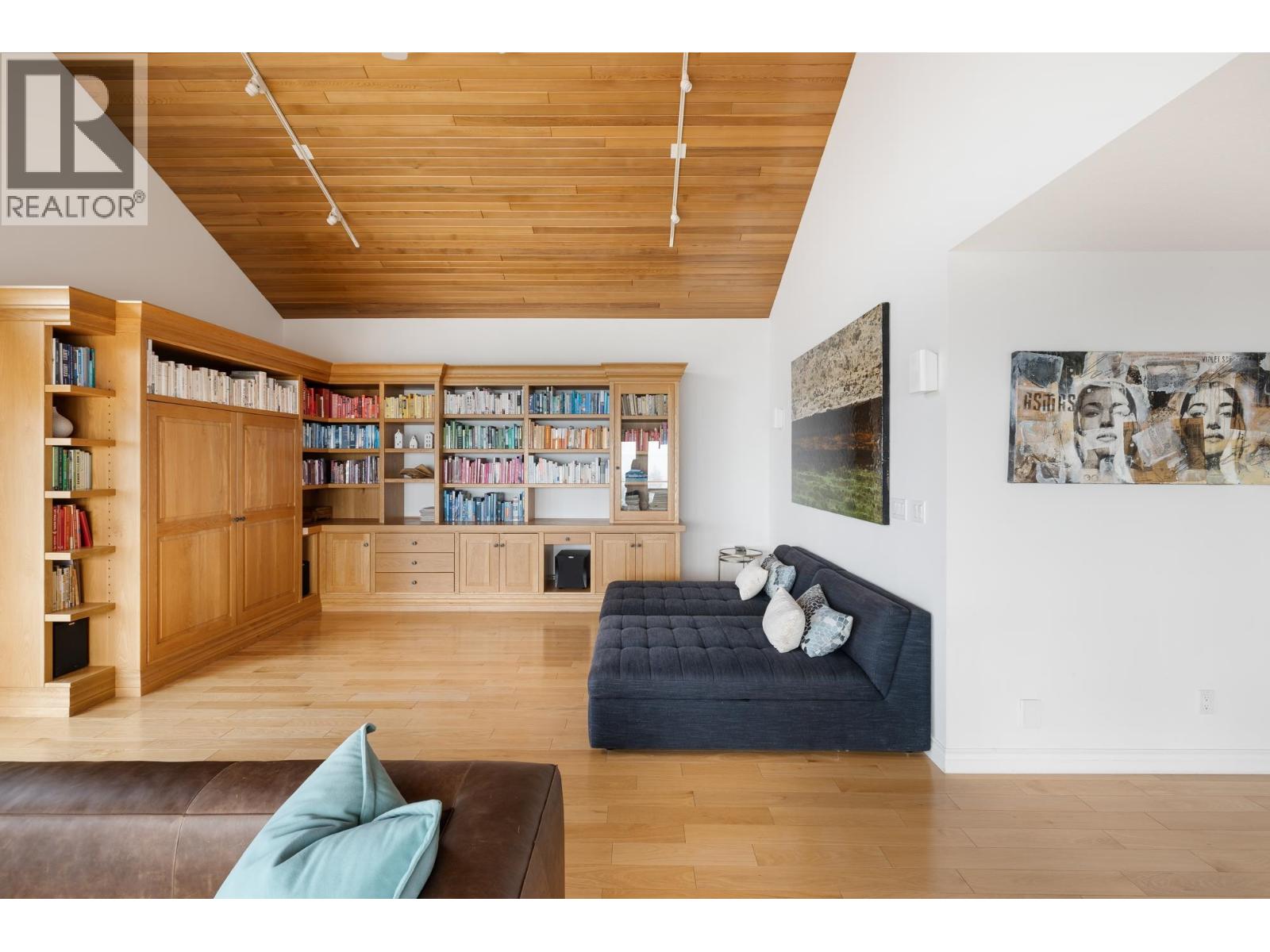 10339 Sunshine Coast Highway, Halfmoon Bay, British Columbia  V7Z 1B7 - Photo 9 - R3092825