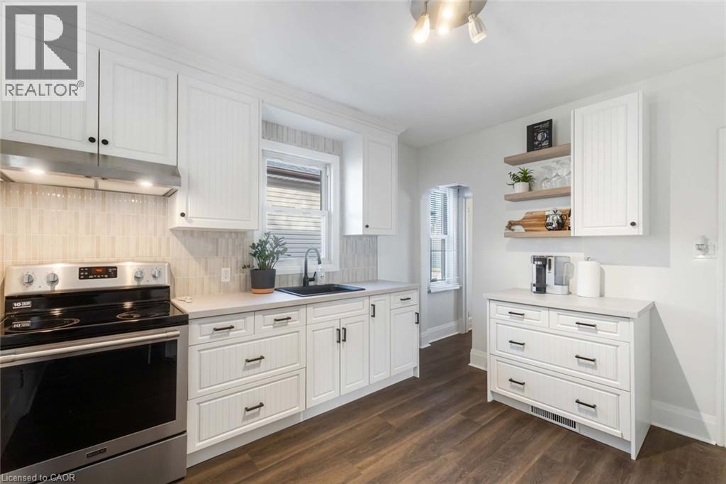 22 Bertram Street, St. Catharines, Ontario  L2R 1A8 - Photo 2 - 40806208