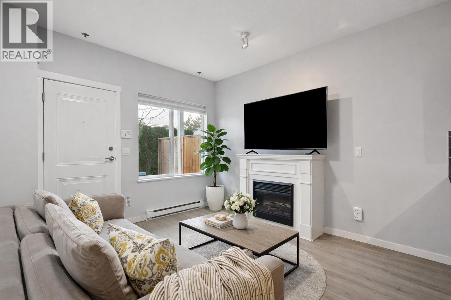 201 1661 Fraser Avenue, Port Coquitlam, British Columbia  V3B 0B6 - Photo 2 - R3090560