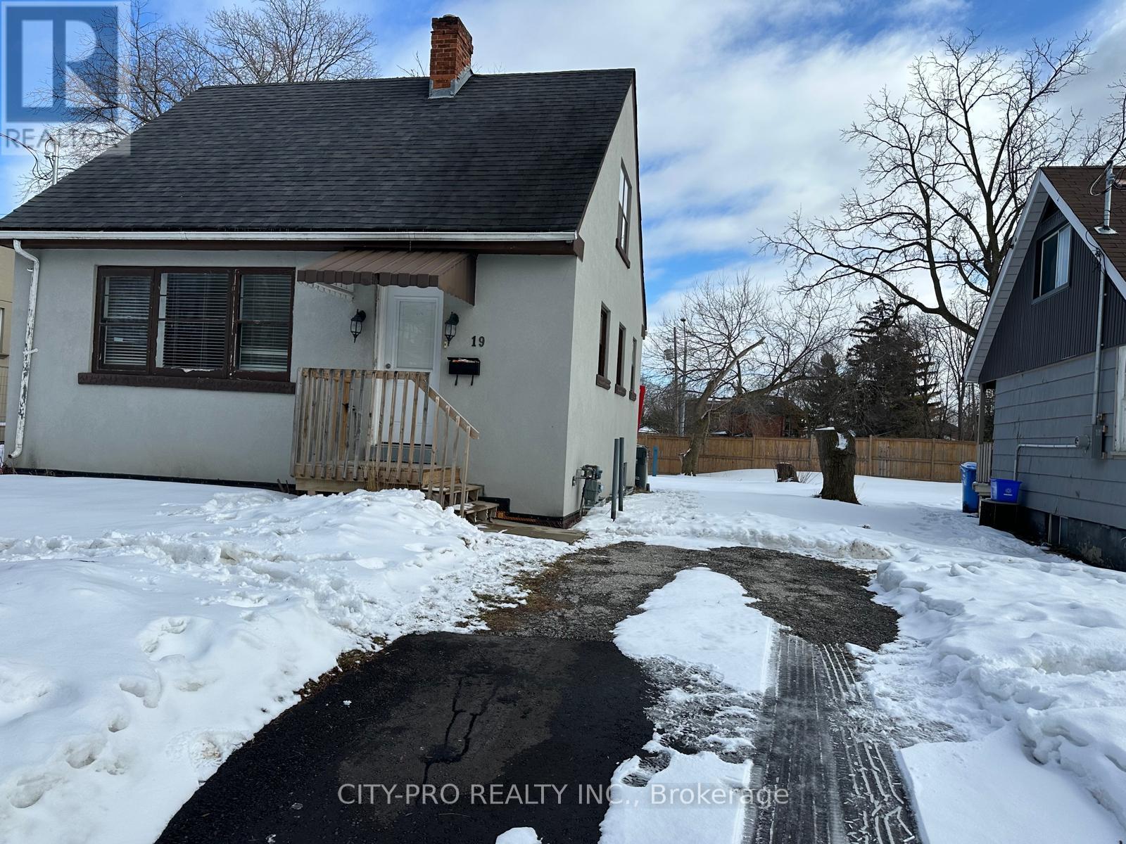 19 Pearl Street, Mississauga, Ontario  L5M 1X1 - Photo 1 - W12813774