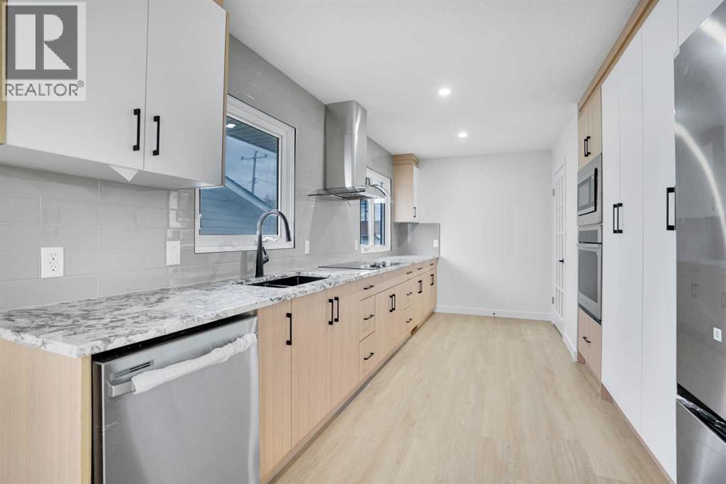 6116 Buckthorn Road Nw, Calgary, Alberta  T2K 2Z1 - Photo 5 - A2276769