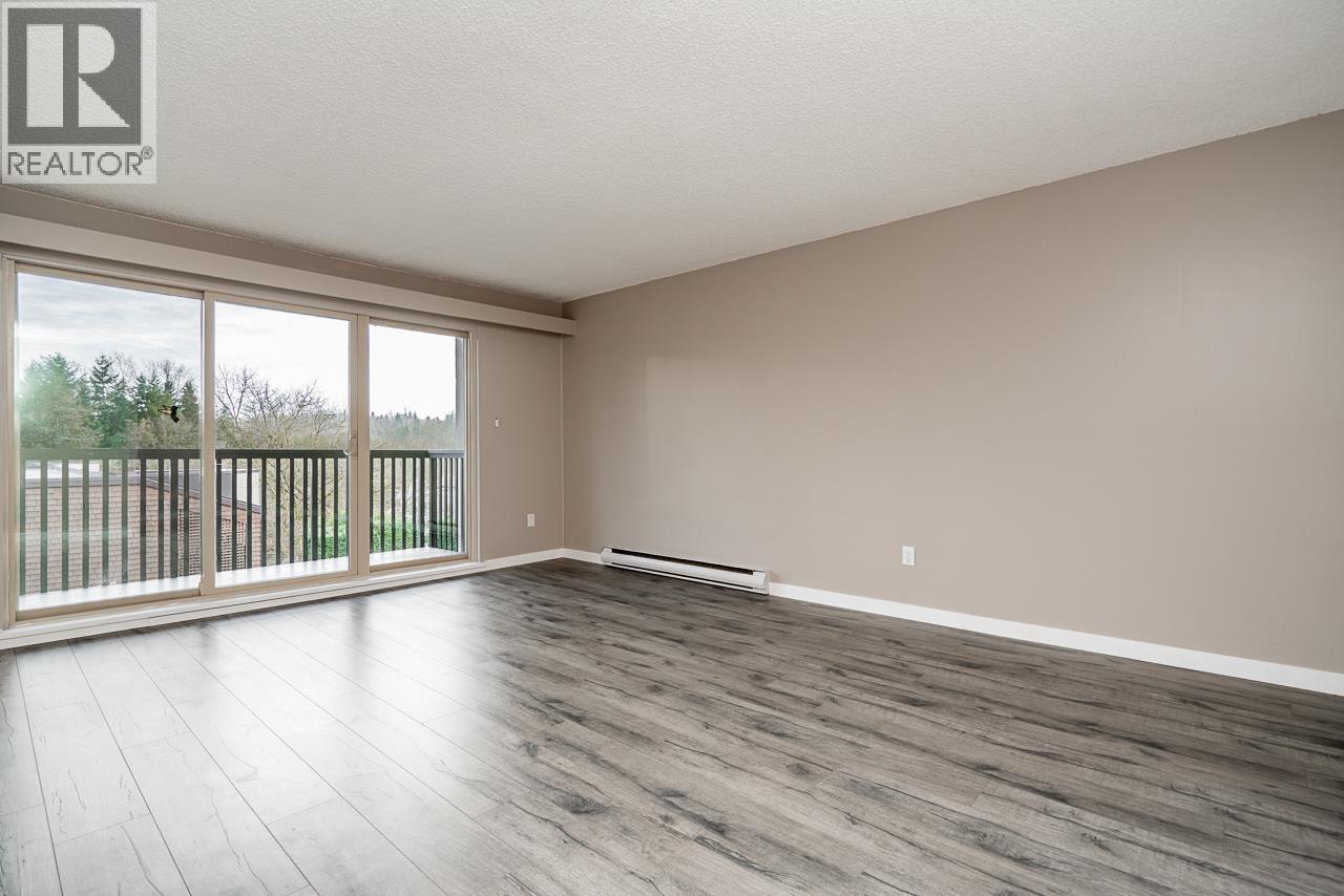 319 9847 Manchester Drive, Burnaby, British Columbia  V3N 4P4 - Photo 2 - R3092607