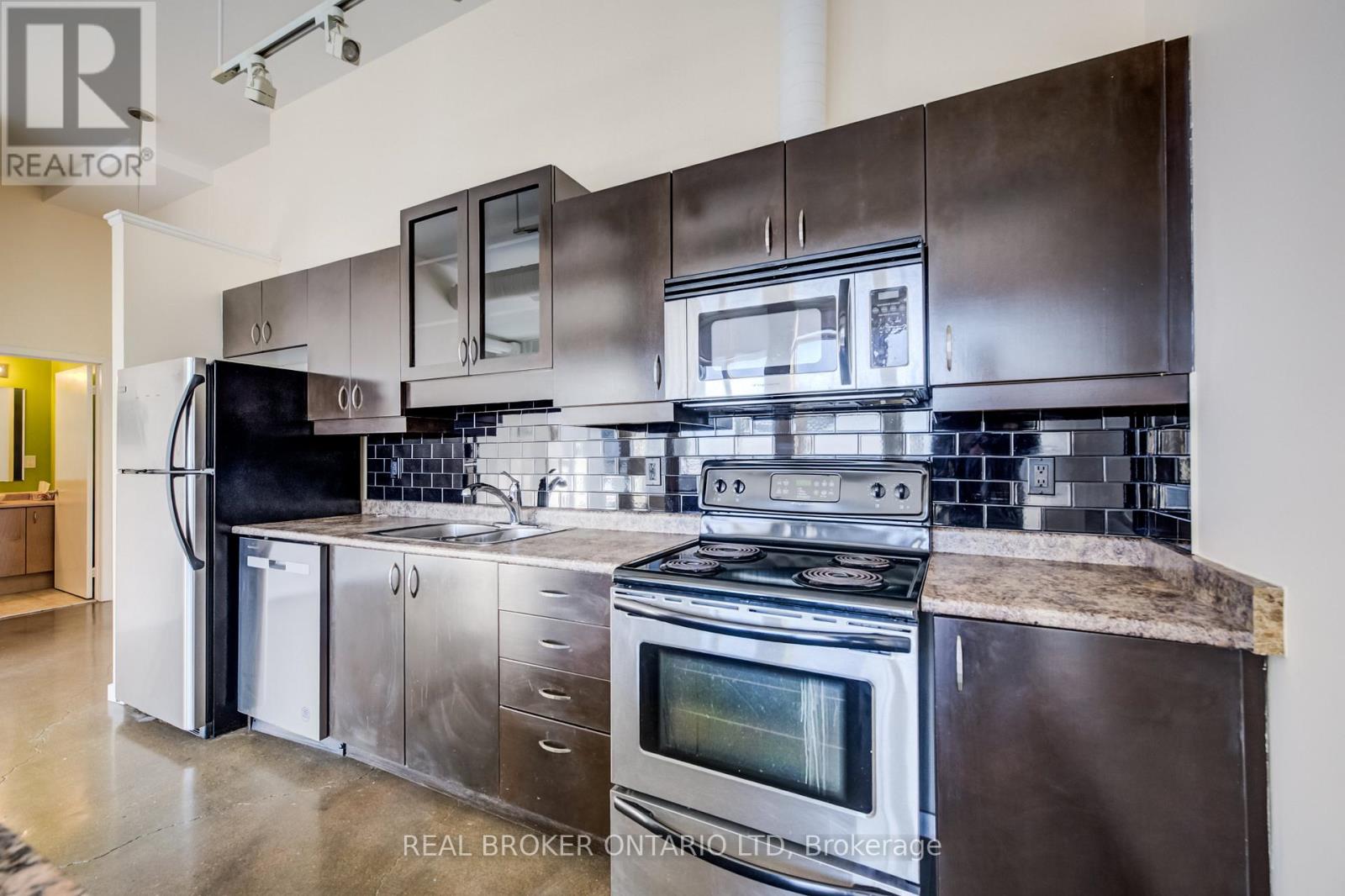 616 - 404 King Street W, Kitchener, Ontario  N2G 1C8 - Photo 10 - X12813832