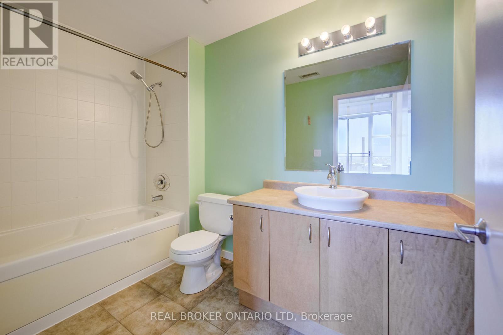 616 - 404 King Street W, Kitchener, Ontario  N2G 1C8 - Photo 20 - X12813832