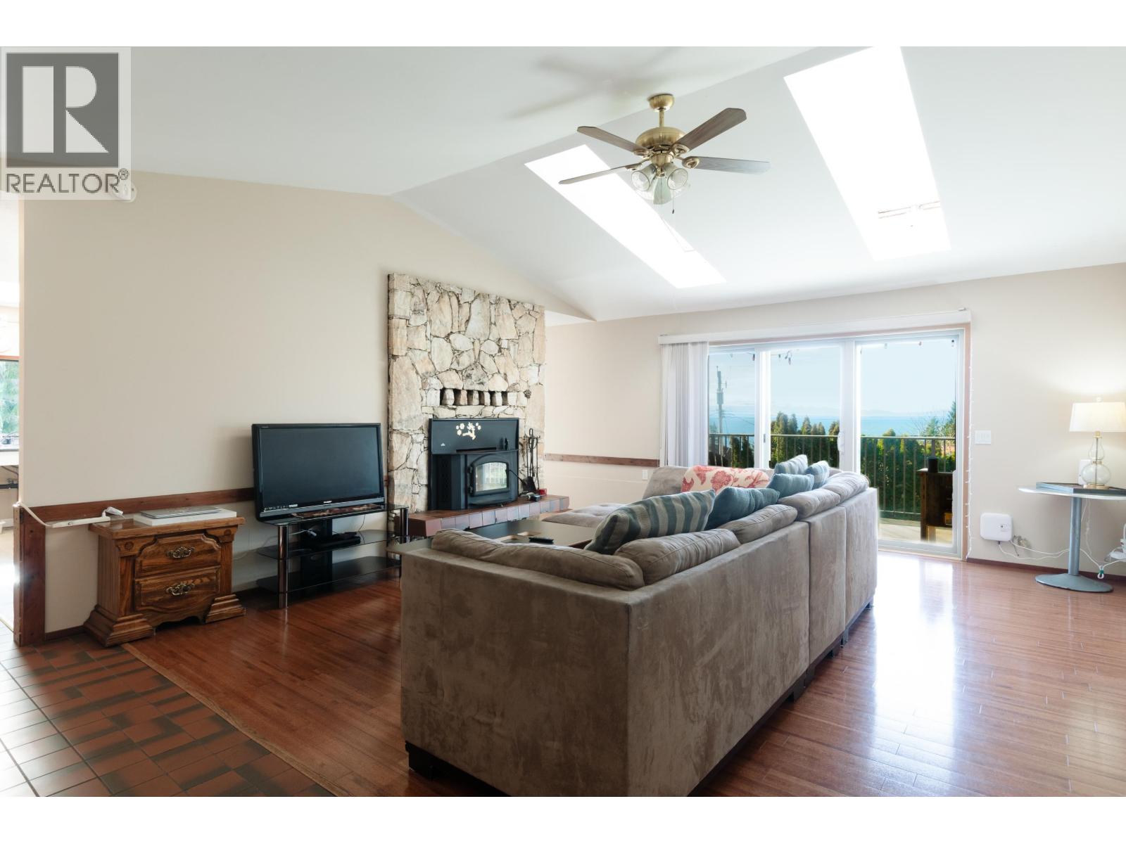 4902 Laurel Avenue, Sechelt, British Columbia  V7Z 0B7 - Photo 5 - R3092041