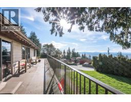 4902 LAUREL AVENUE, Sechelt, British Columbia