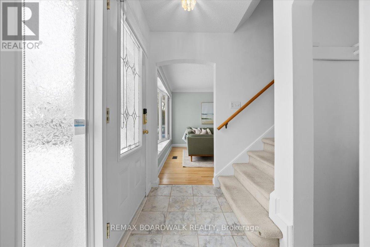 1446 Woodward Avenue, Ottawa, Ontario  K1Z 7W3 - Photo 4 - X12813820