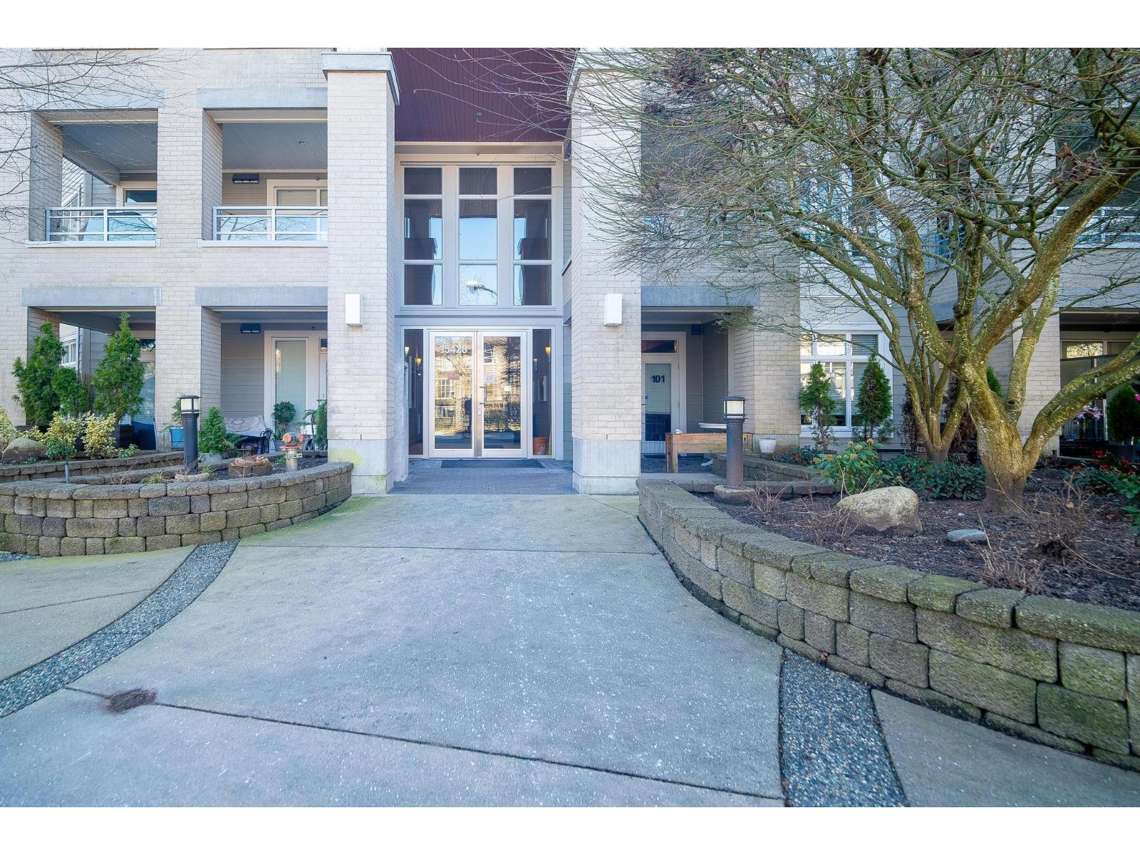 201 15428 31 Avenue, Surrey, British Columbia  V3Z 3W4 - Photo 2 - R3092237