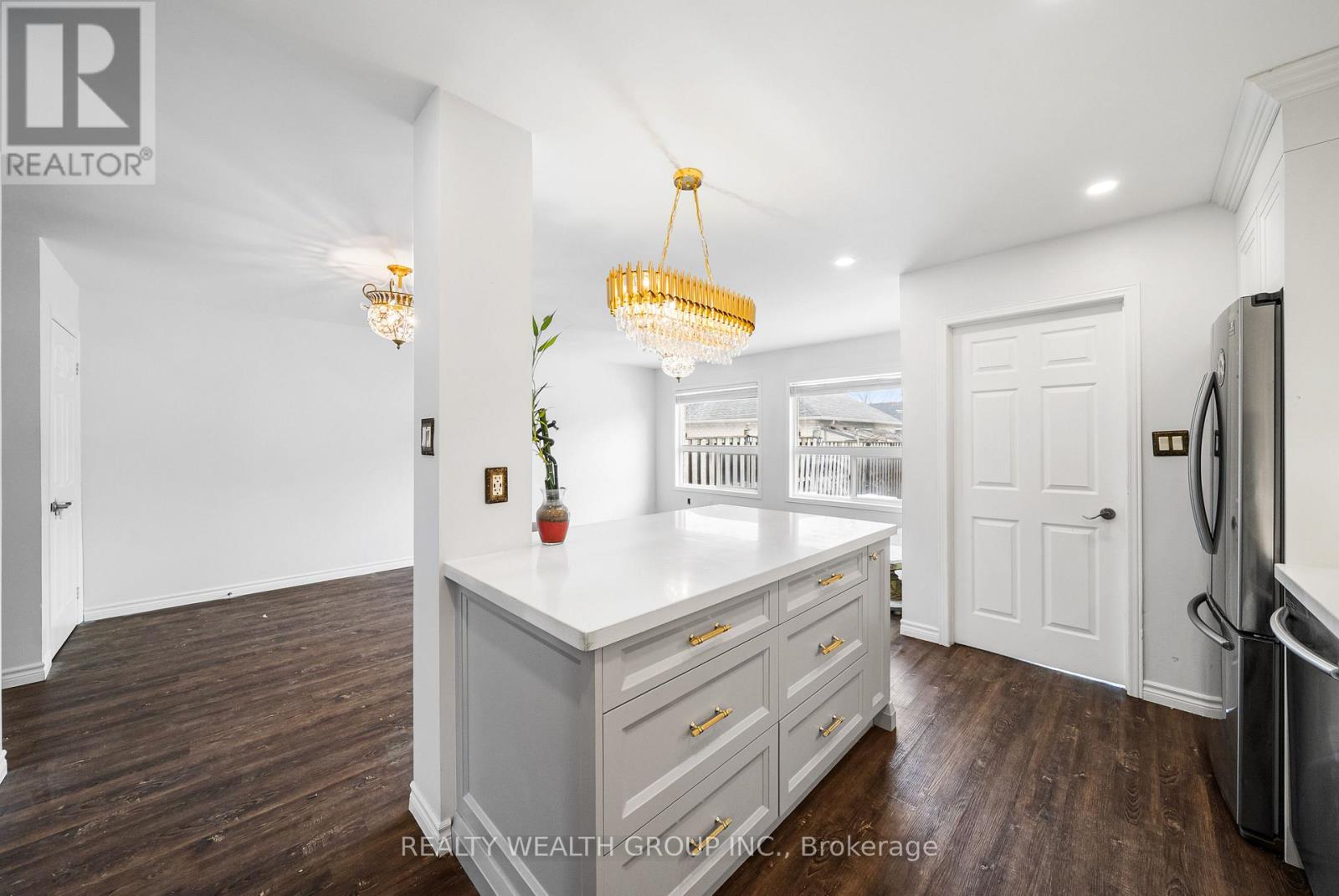 34 Castle Park Boulevard, Vaughan, Ontario  L4H 1M4 - Photo 6 - N12813818