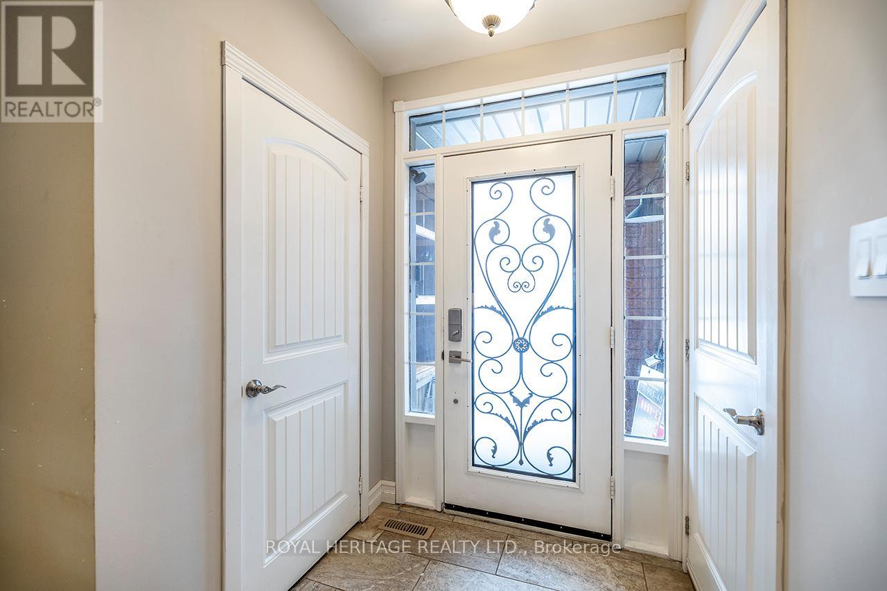 92 Zachary Place, Whitby, Ontario  L1M 1E2 - Photo 2 - E12813530